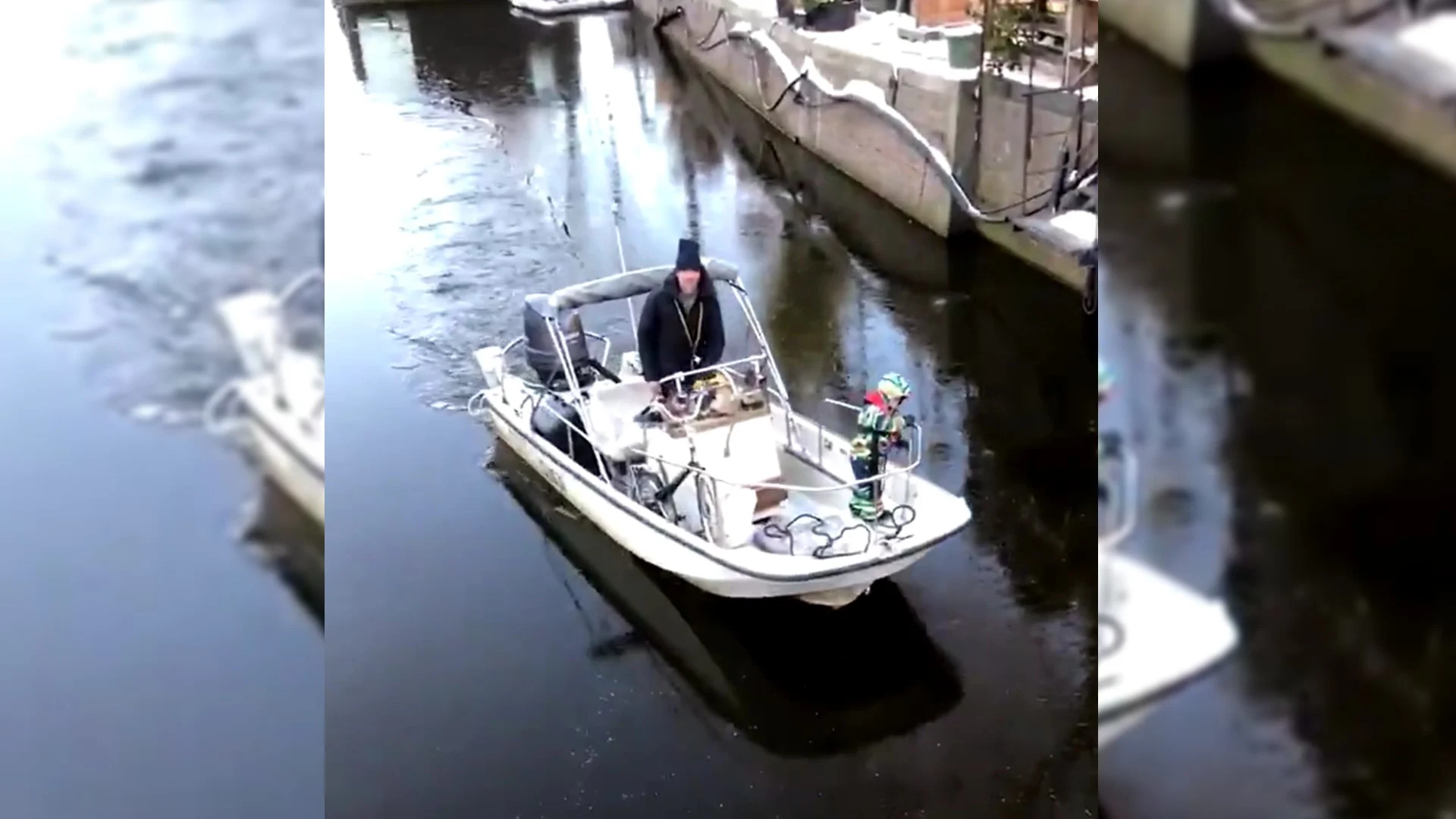 Man vaart bevroren Amsterdamse gracht kapot: 'Hij schaamt zich dood'