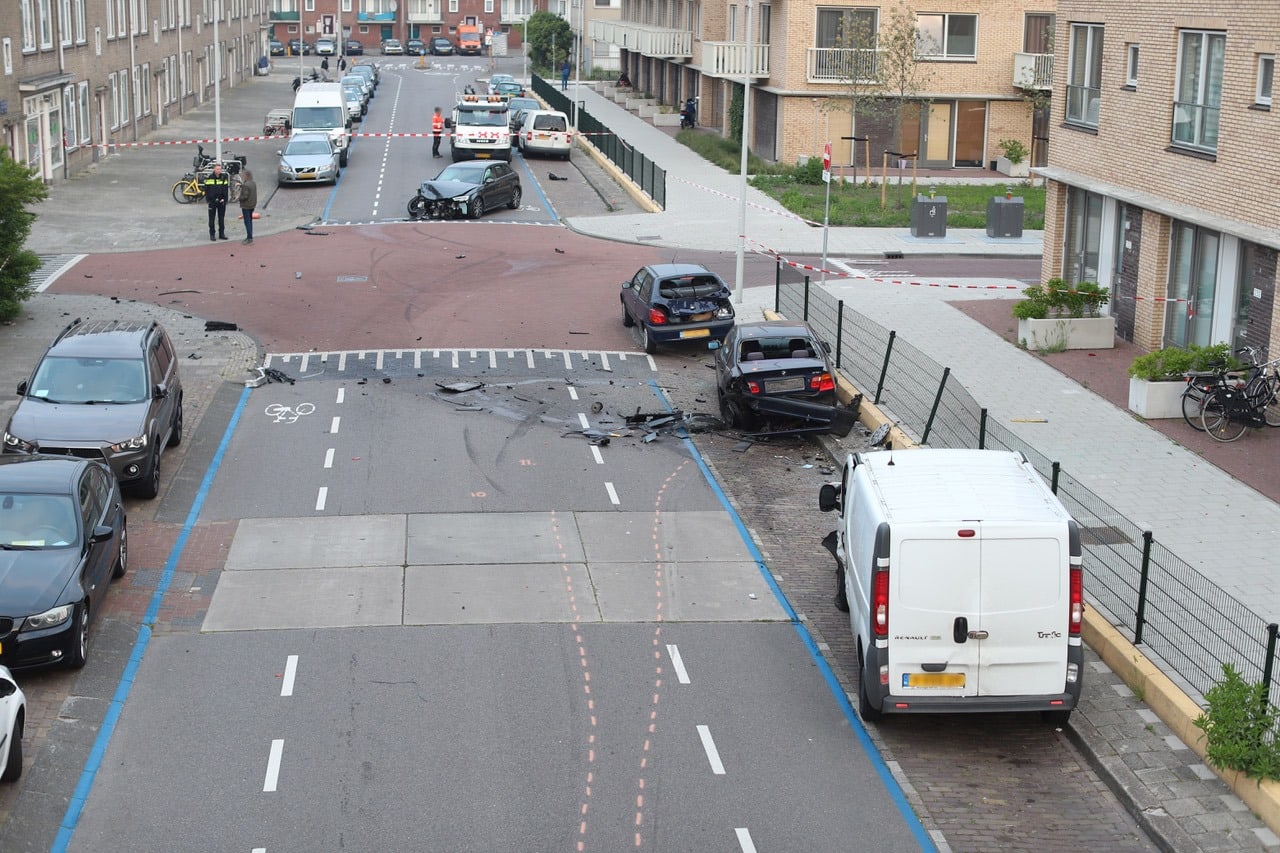 Dronken man met rijverbod richt ravage aan na achtervolging in Amsterdam