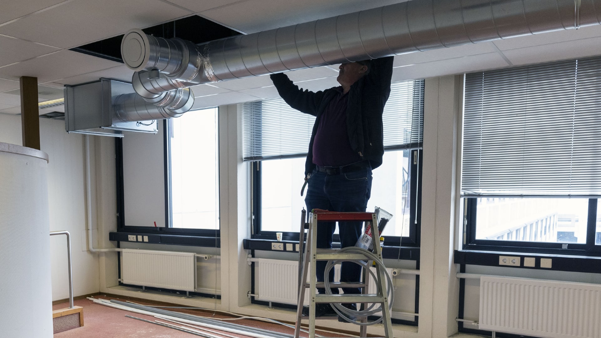 Duizenden vluchtelingen kunnen in lege overheidsgebouwen, maar er zit (nog) niemand