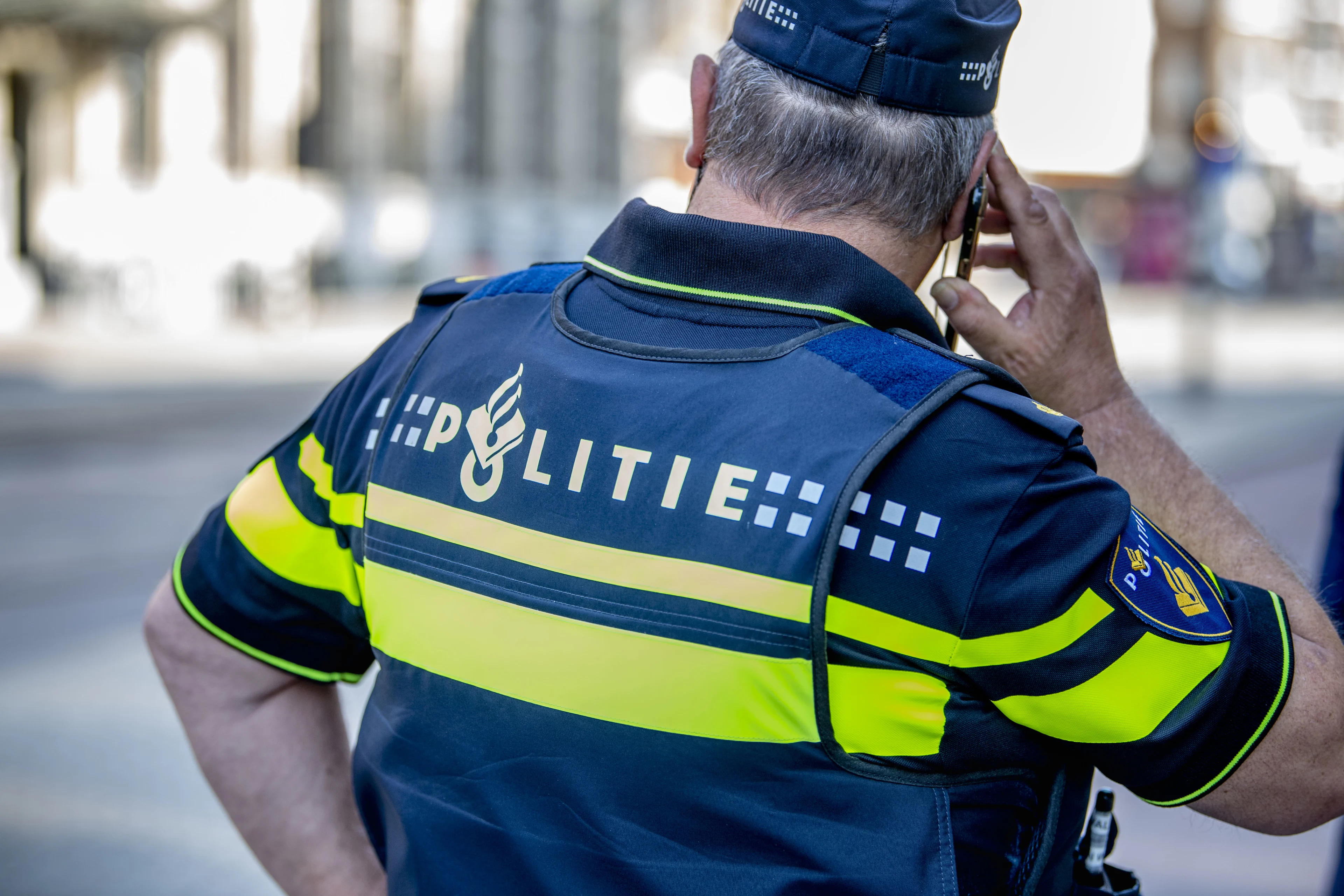 Gewapende overvaller weggejaagd in Amsterdam door gooien meubels