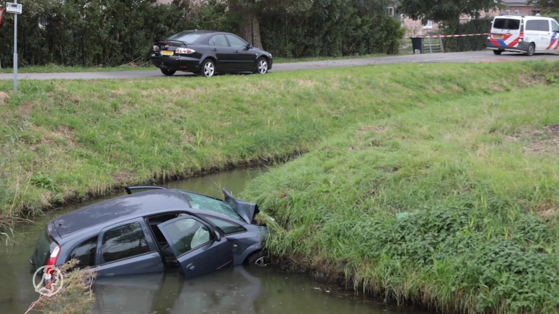 Man (38) overleden bij auto-ongeluk in sloot bij Vierpolders