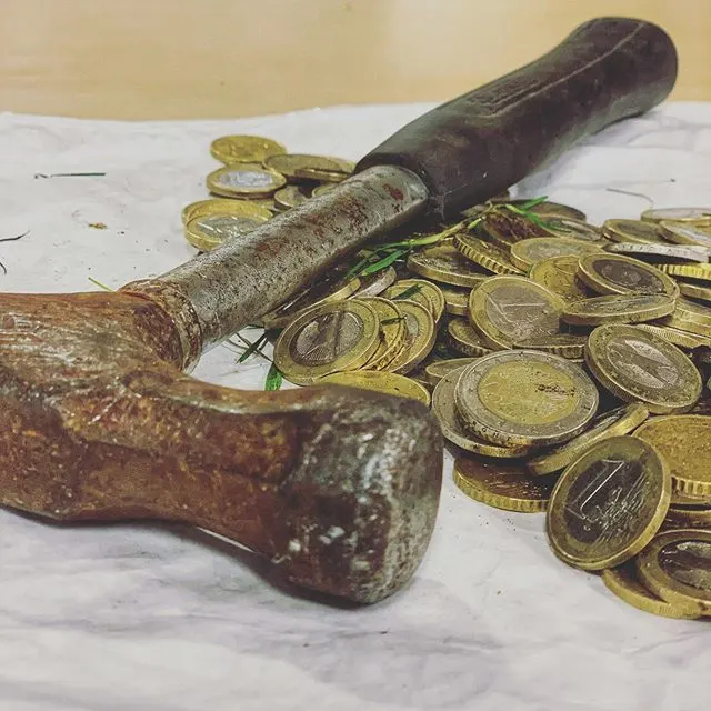 Honderden euromunten voor het oprapen op straat in Arnhem