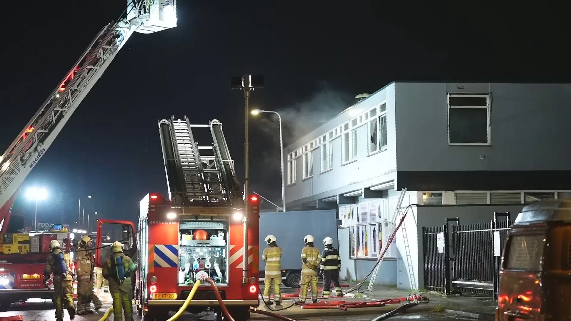 Brand verwoest gedeelte bedrijfsverzamelgebouw in Utrecht