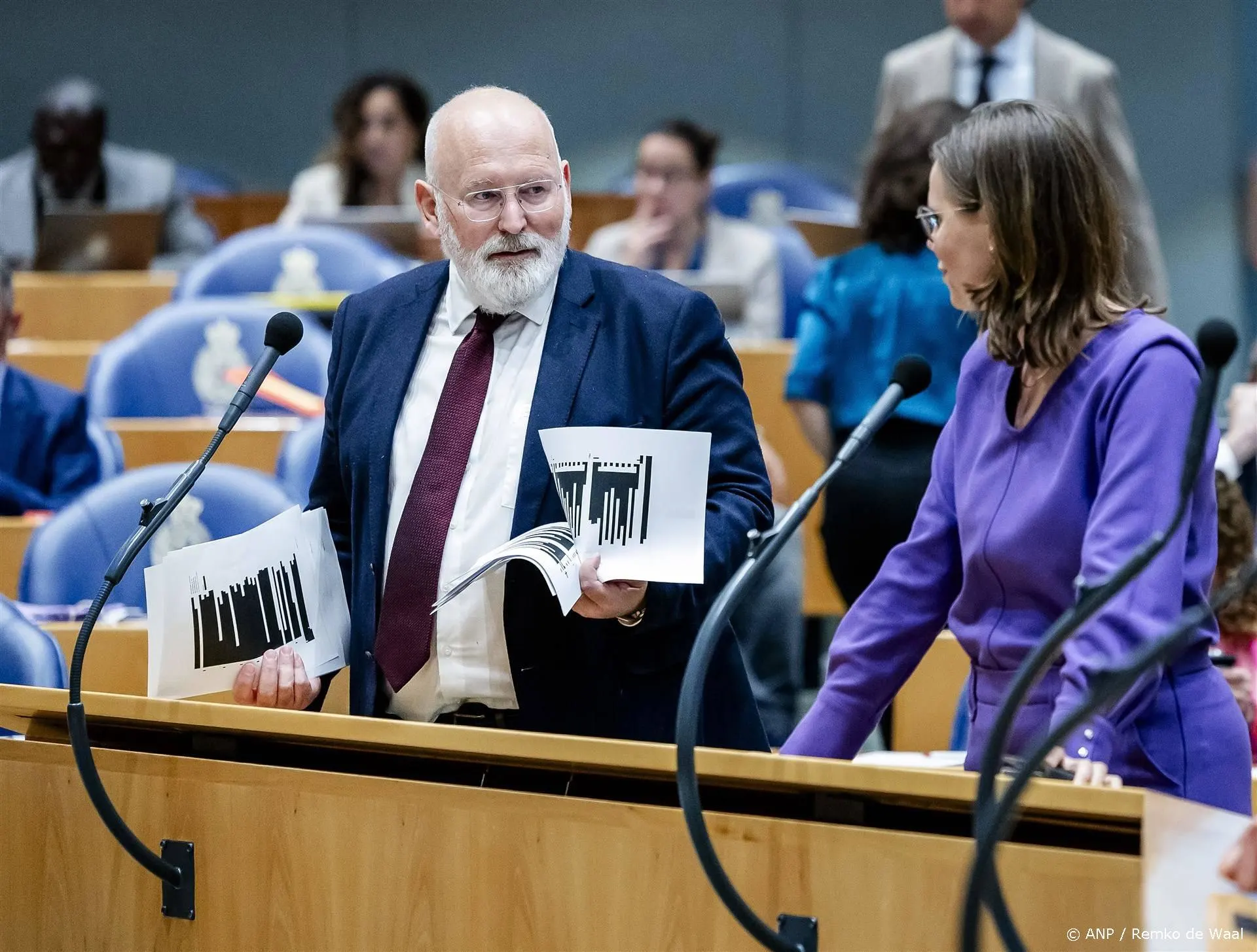 Kamer krijgt alsnog ongelakte stukken asielnoodwet: 'Zeer ongebruikelijk'