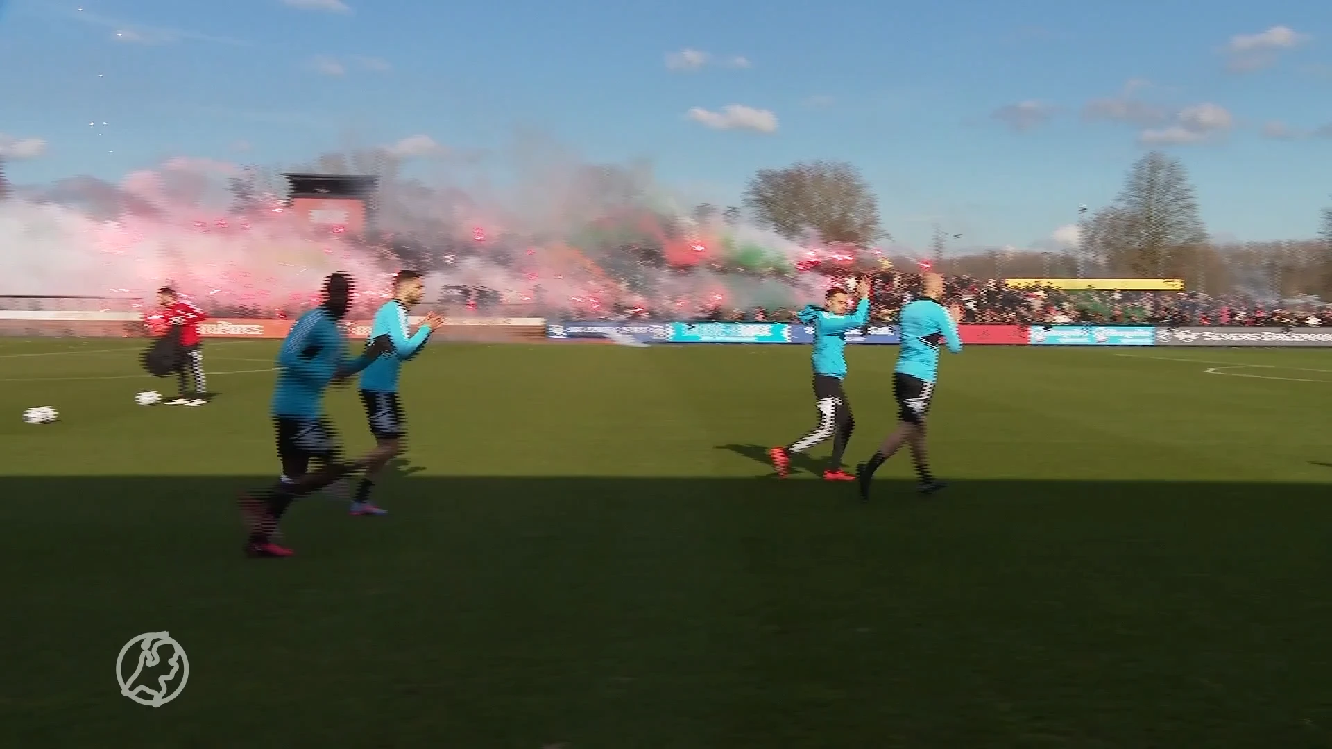 Zowel Feyenoord- als Ajaxsupporters vieren nu al feest voor De Klassieker