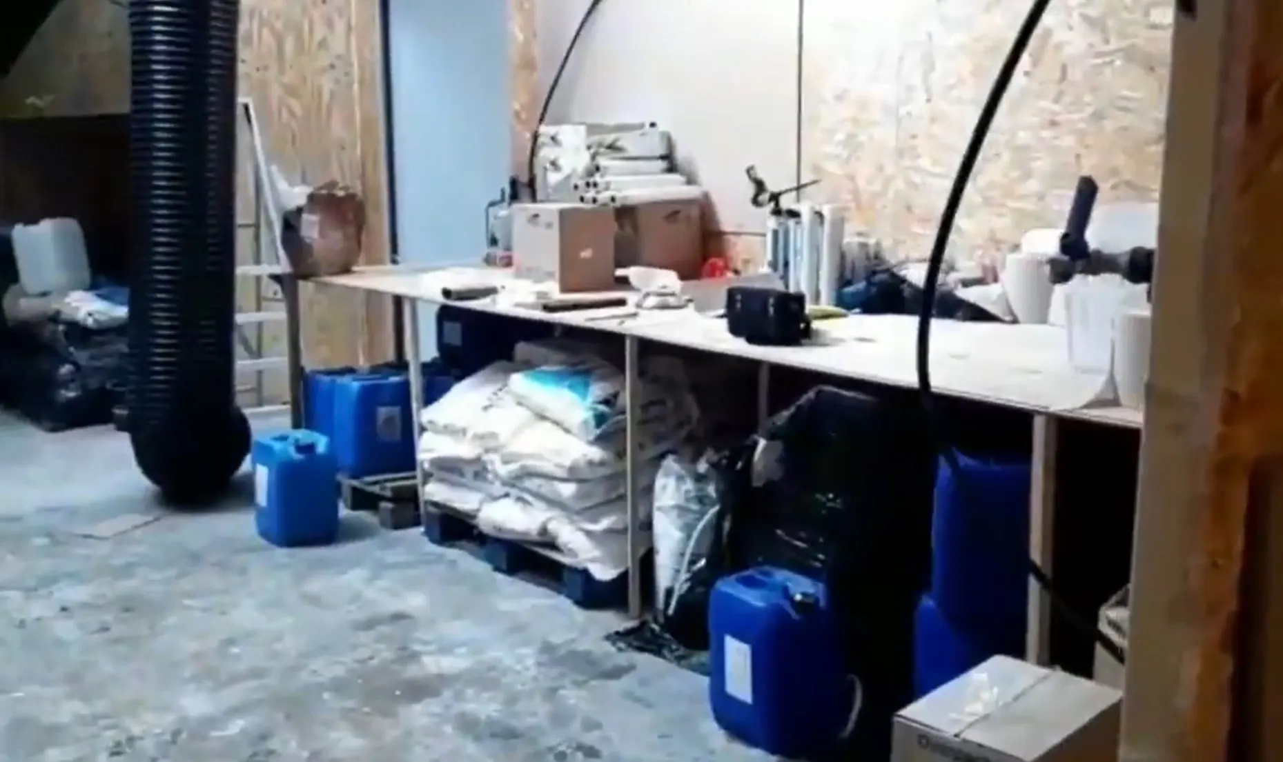 Vijf aanhoudingen om vondst 'professioneel' drugslab in Eersel