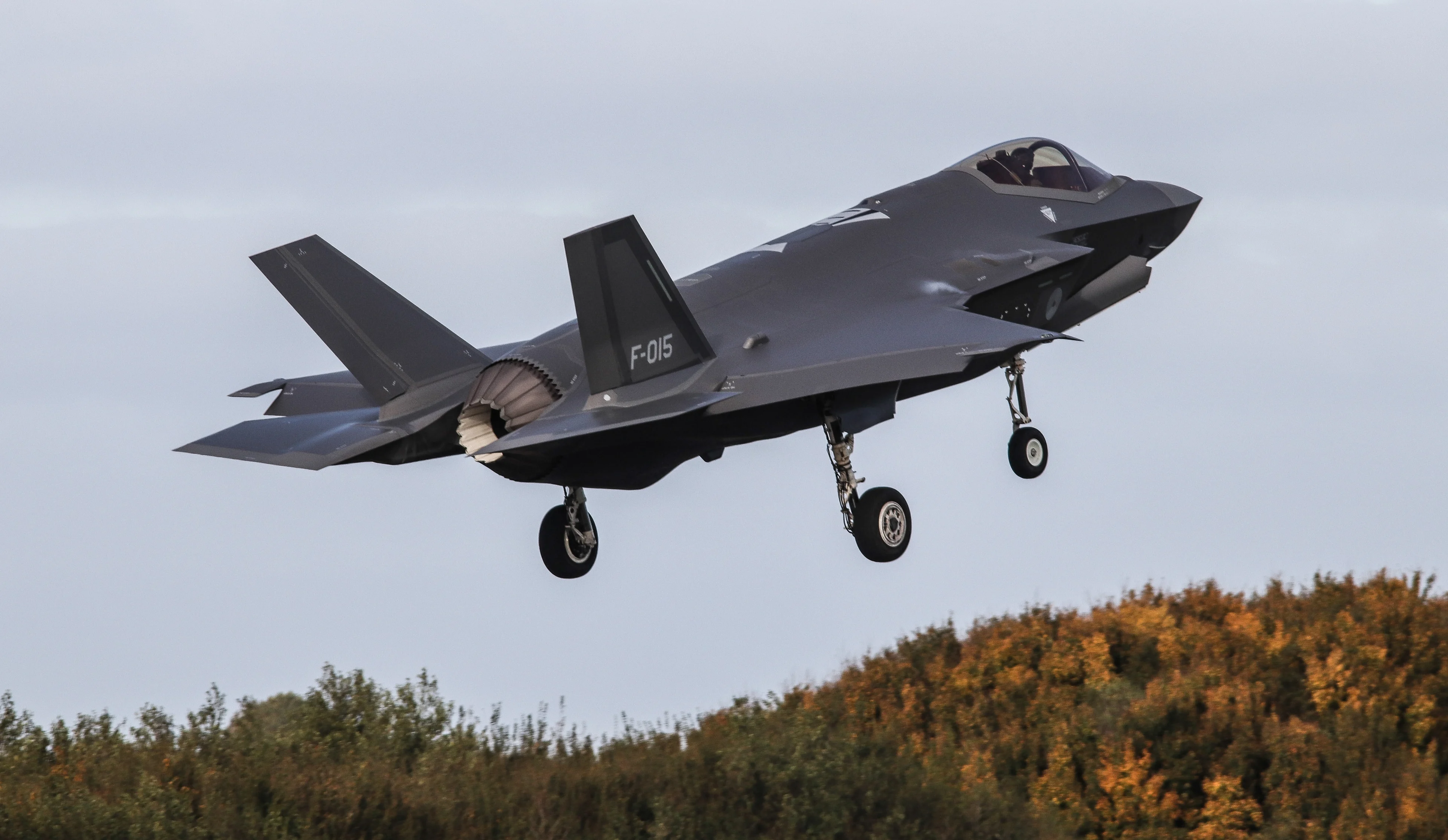 Defensie zet Oeigoers-Nederlandse luchtmachtofficier op non-actief