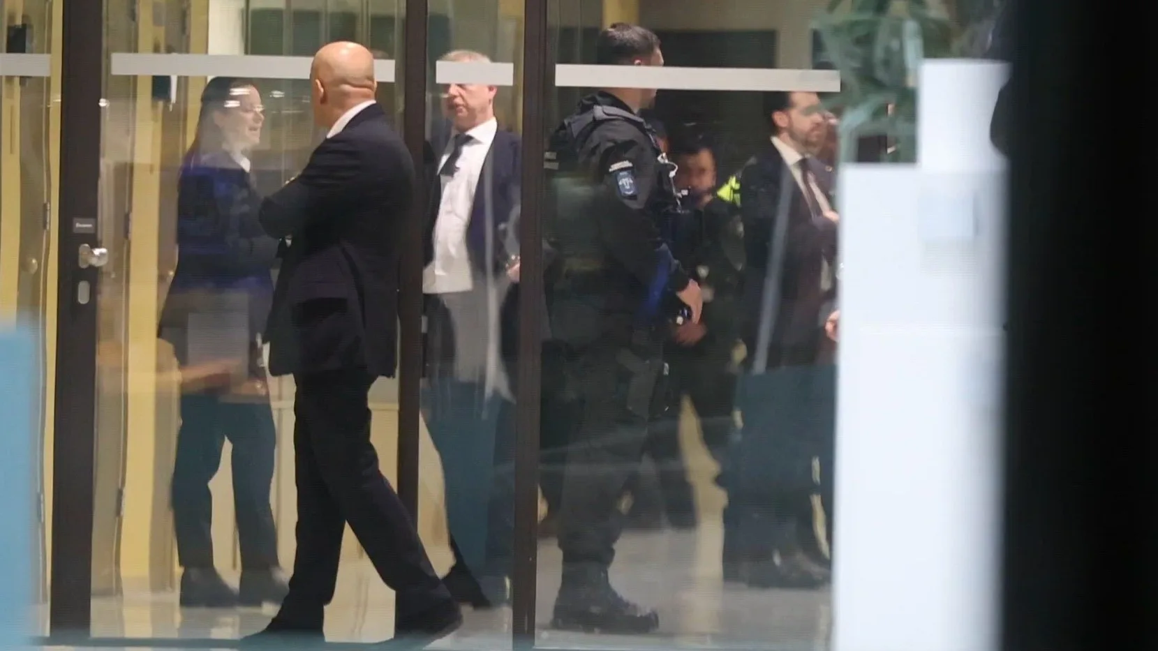 Tiener die met mes Tweede Kamer binnendrong hoeft cel niet in 