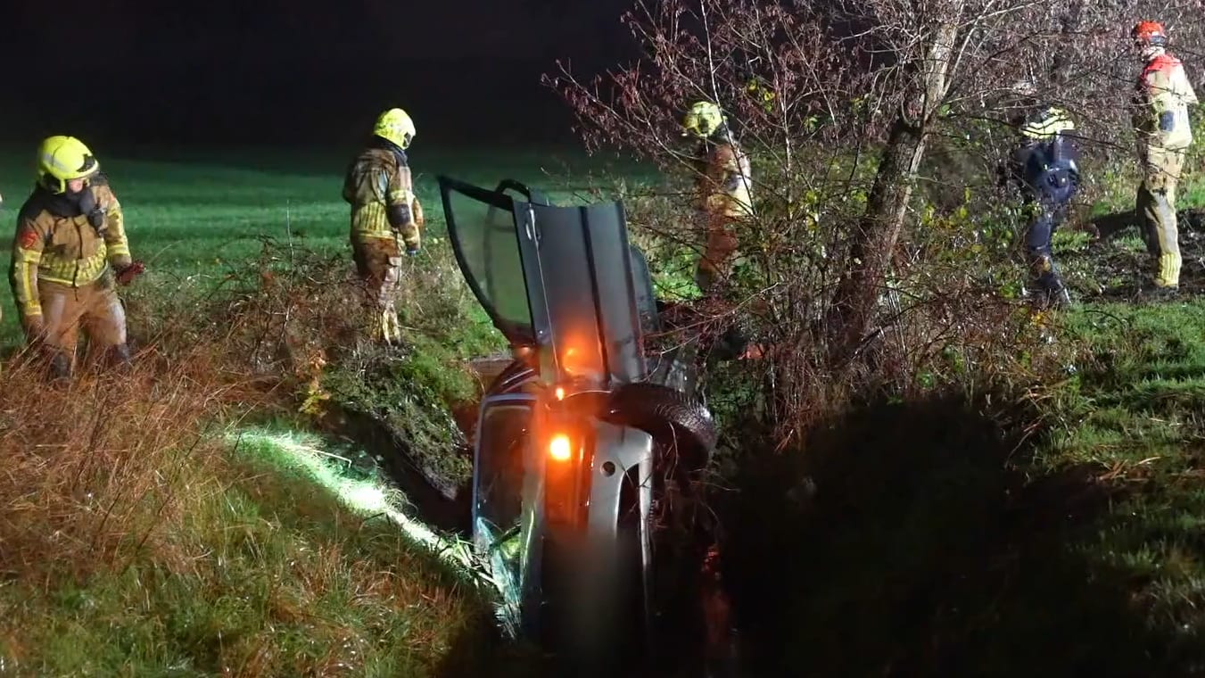 Fataal ongeluk op A59: passagier dood, bestuurder slaat op de vlucht