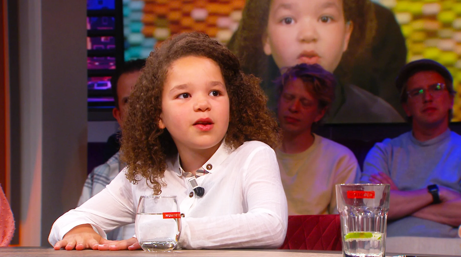 Lily (9) openhartig over pesterijen vanwege pluishaar: 'Dan mag ik niet meedoen, dat doet wel pijn'