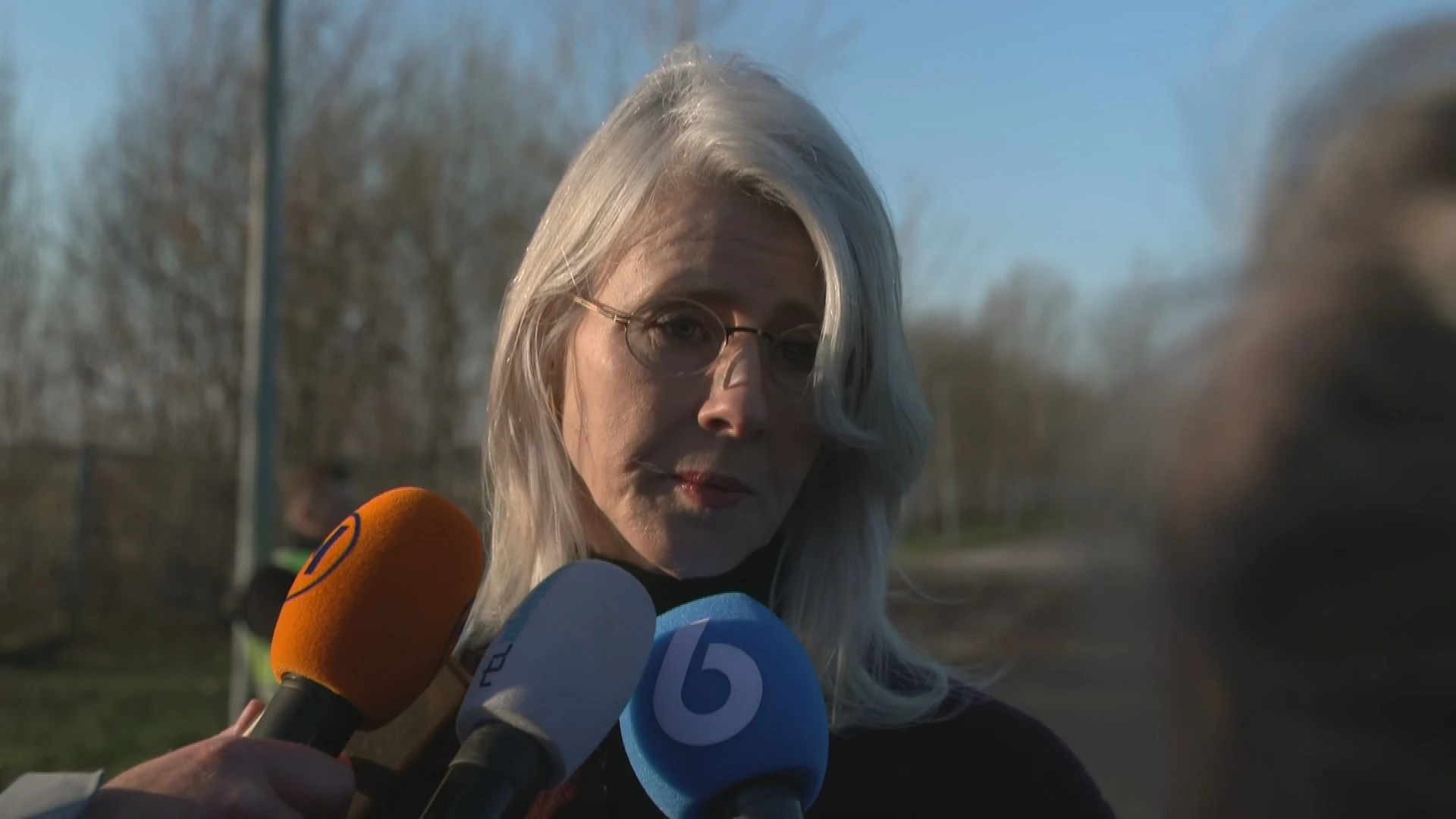 Mona Keijzer tegen plan gratis pendelbus azc, 'in Nederland koop je een buskaartje'