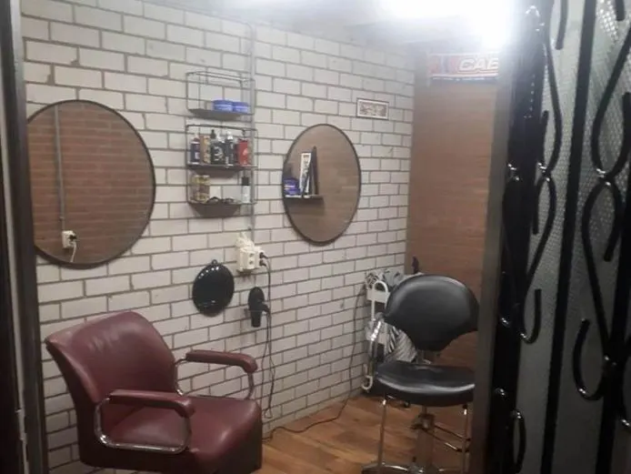 Dordtse kapper blijft stiekem knippen in schuurtje