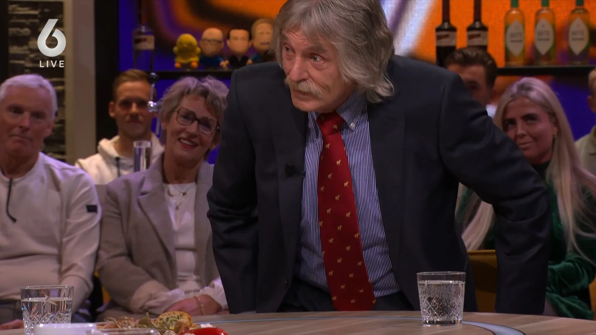 Johan Derksen loopt weg uit uitzending Vandaag Inside: 'Ik ben er wel klaar mee'
