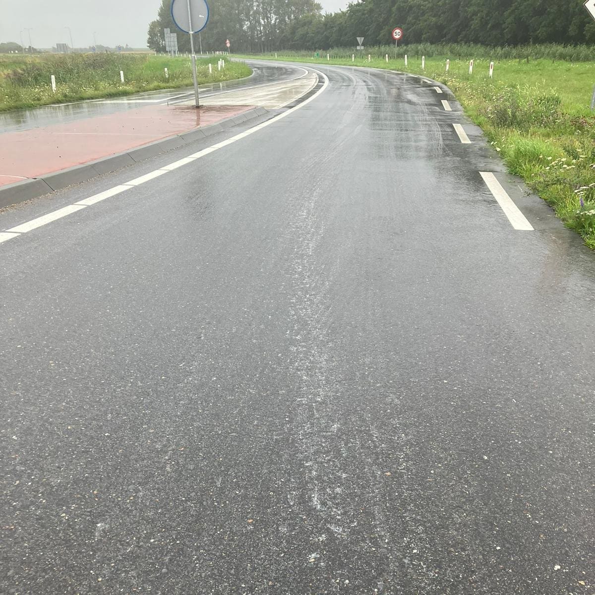 Palmolie op de weg: plaatselijke gladheid op de N57 en A58