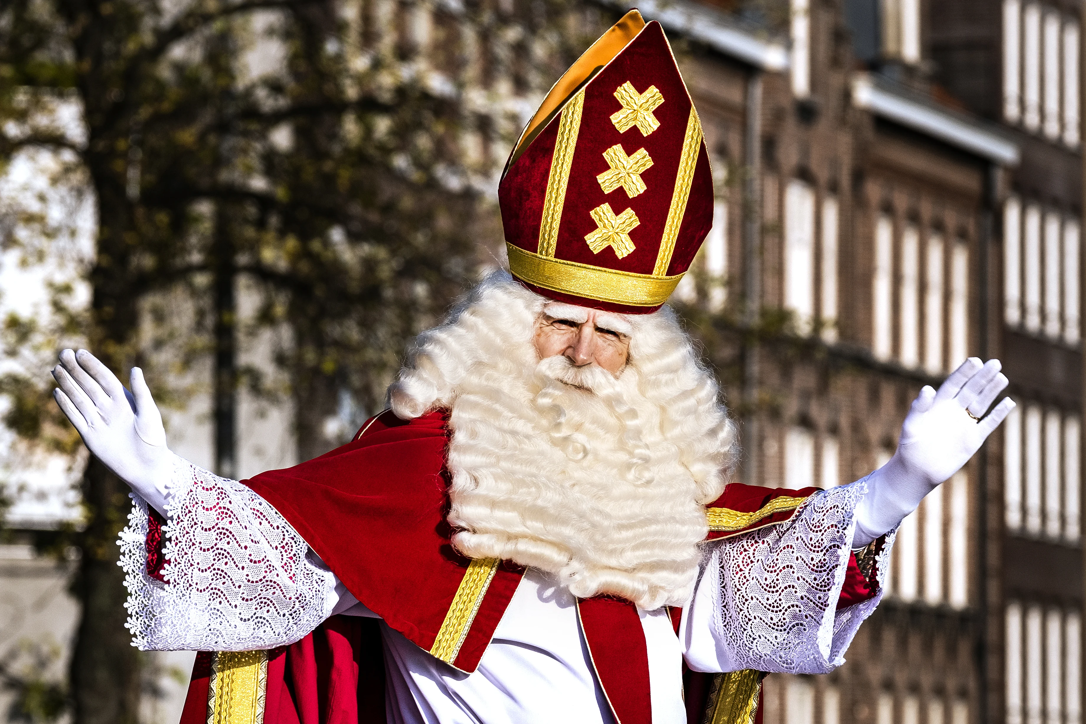 Sinterklaas komt dit jaar toch per stoomboot aan in Amsterdam