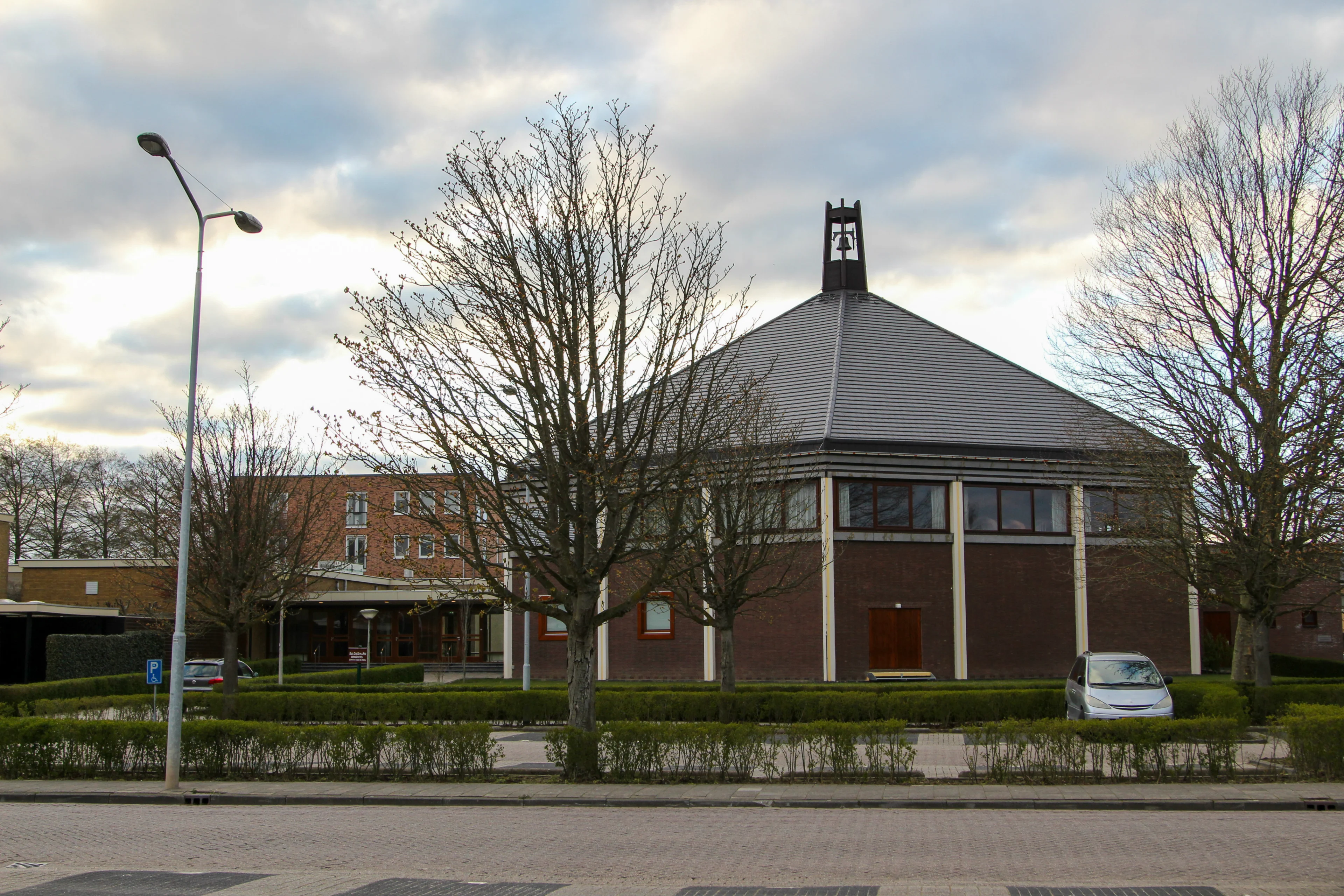 Krimpense kerk slaat corona-advies in de wind: 200 bezoekers bij dienst