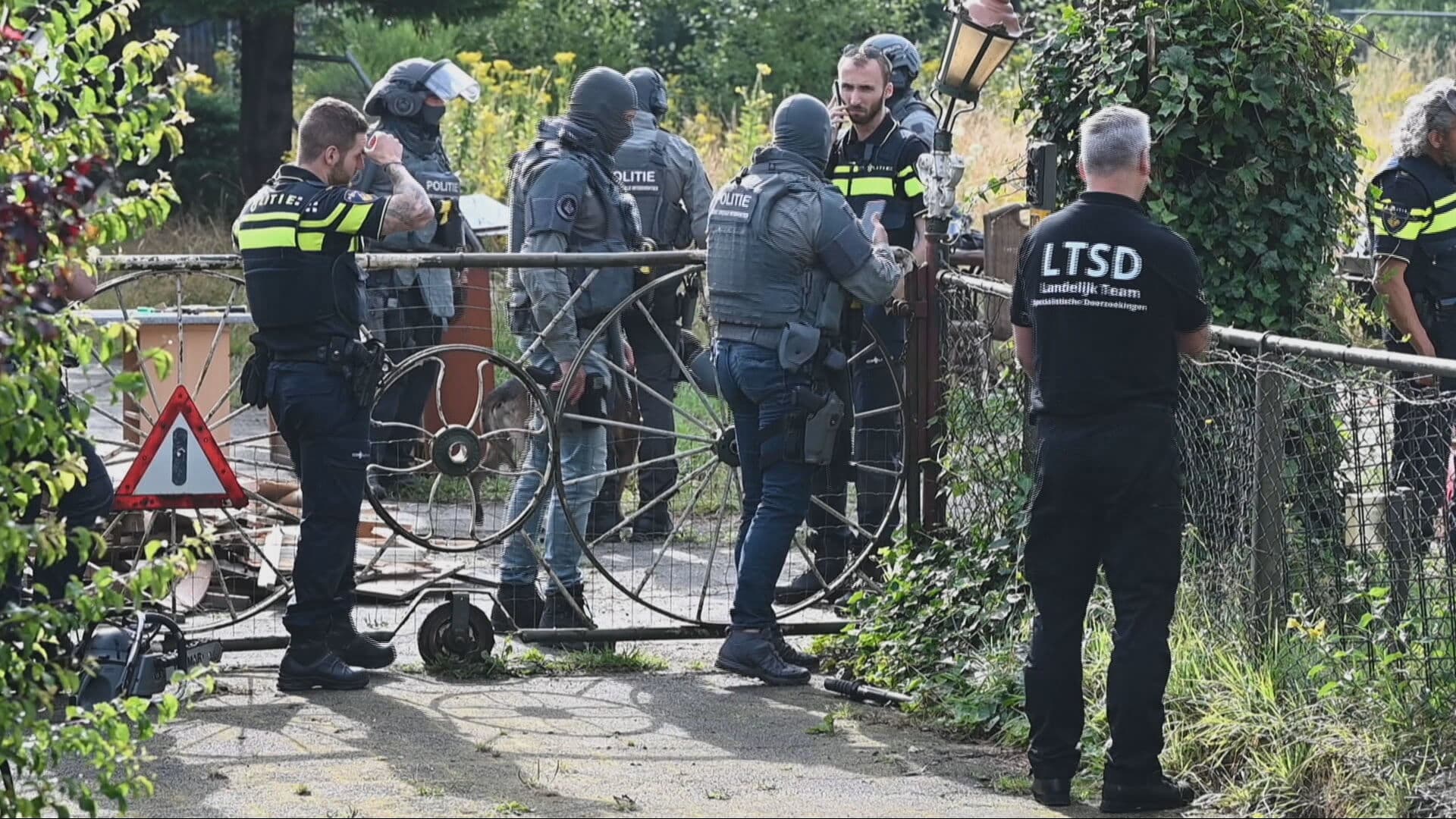 Arrestatieteam pakt 73-jarige 'topcrimineel' op tijdens inval in Hulten