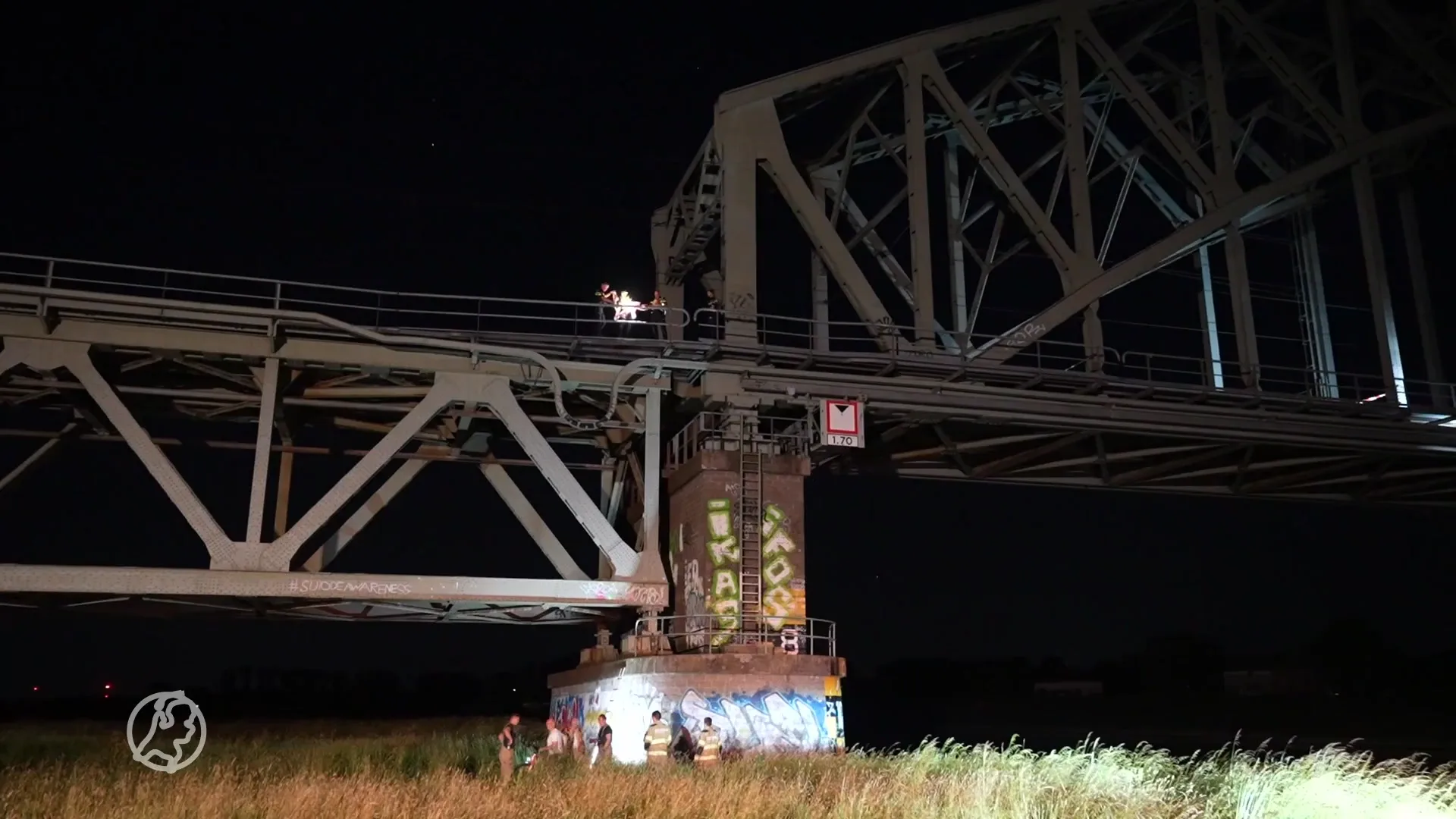 Tiener in Oosterbeek omgekomen na val op spoorbrug