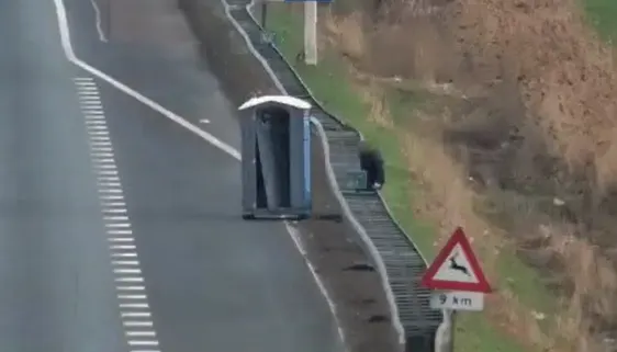 Mobiel toilet zorgt voor verstopping op A67: 'Stront aan de knikker'
