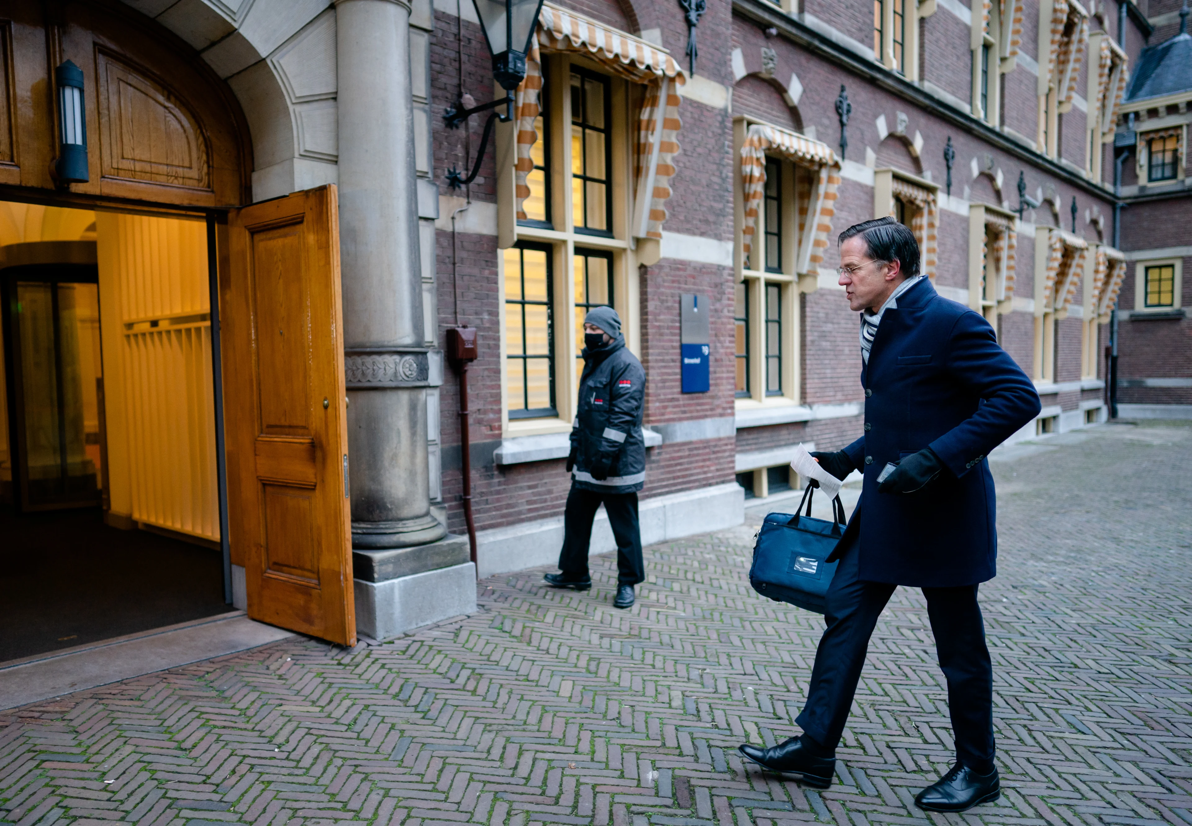 Ministers: zelfs als het kabinet valt, kunnen we de coronacrisis te lijf blijven gaan