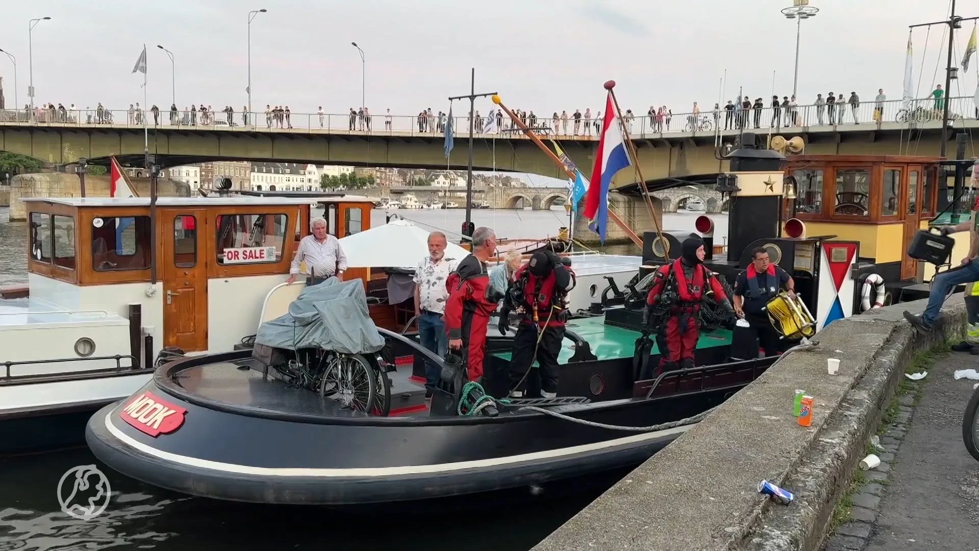 Hulpdiensten zoeken naar drenkeling in Maastricht