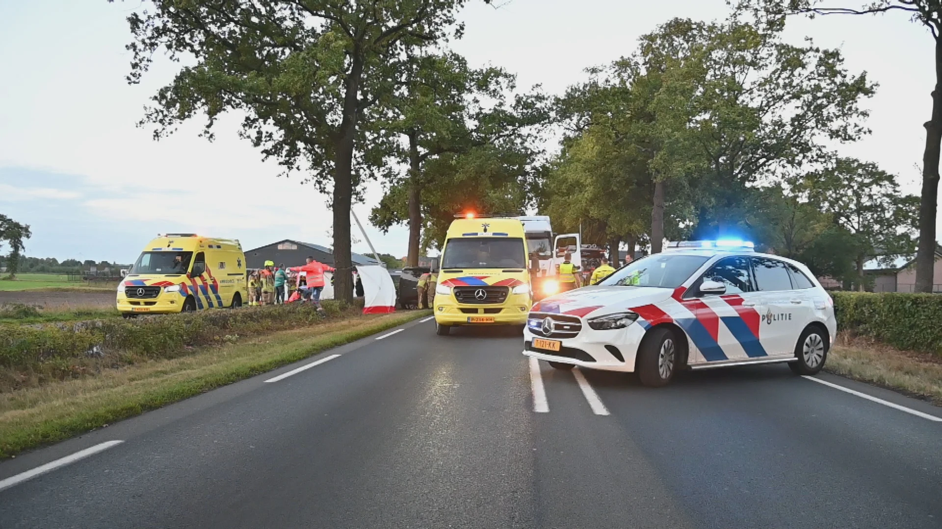 Dodelijk ongeluk op N263 bij Rijsbergen: auto knalt frontaal op vrachtwagen