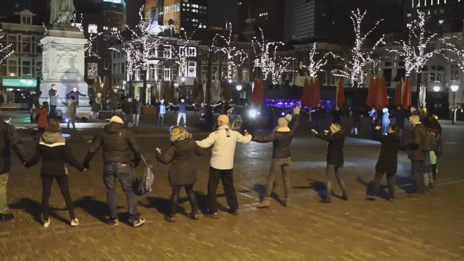 Korte demonstratie in Den Haag tegen 'politiegeweld' van zondag
