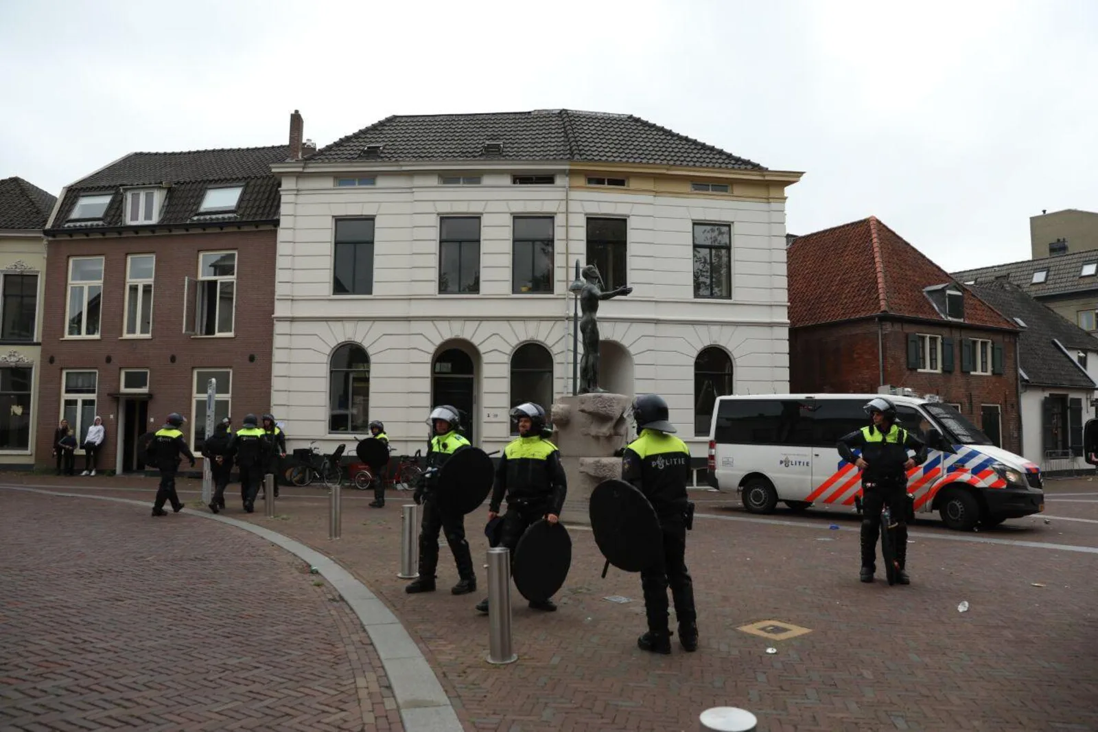 Ook demonstraties tegen coronamaatregelen in Wageningen, tientallen aanhoudingen verricht