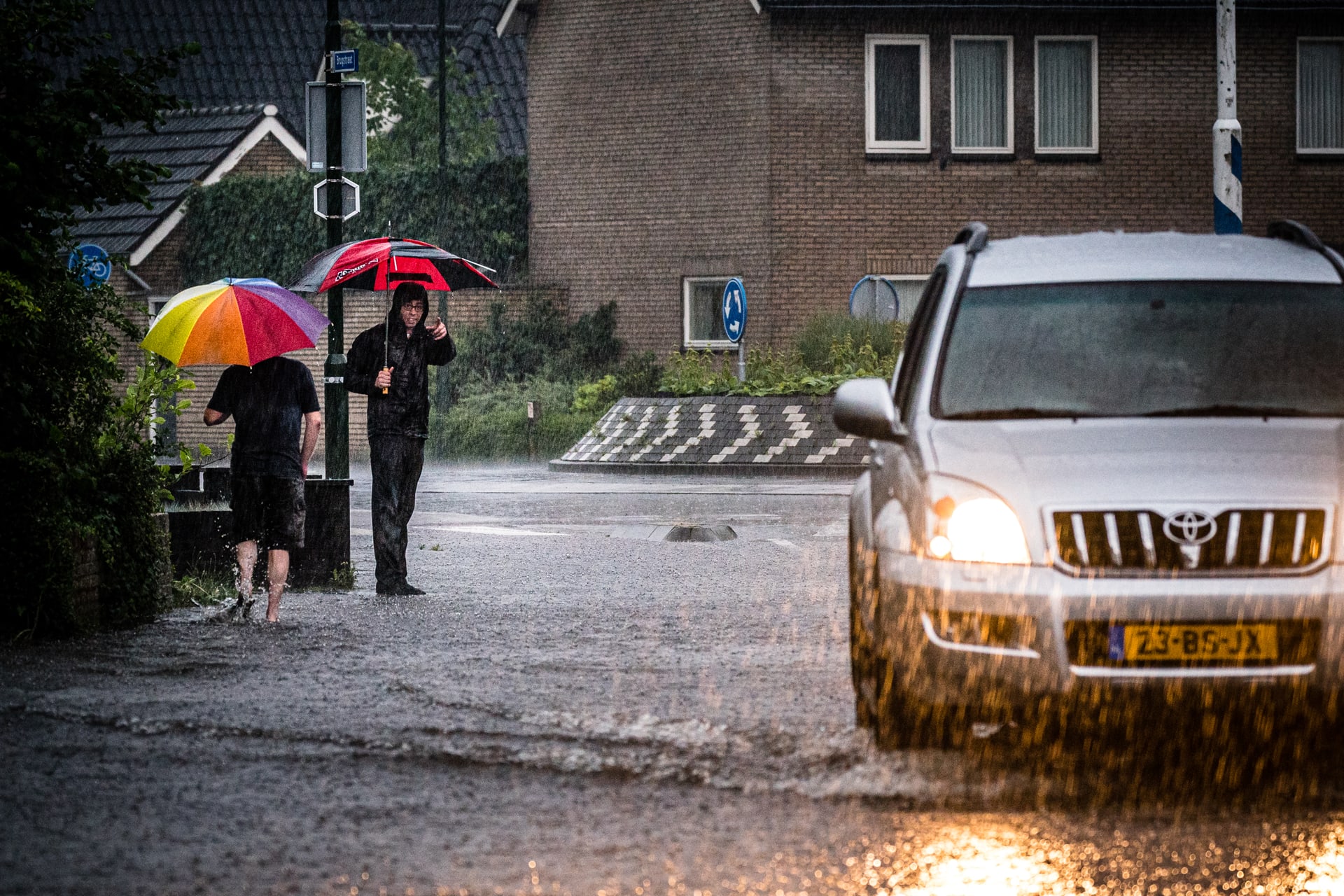 Donkere wolken pakken zich samen: vanavond opnieuw kans op fikse onweersbuien