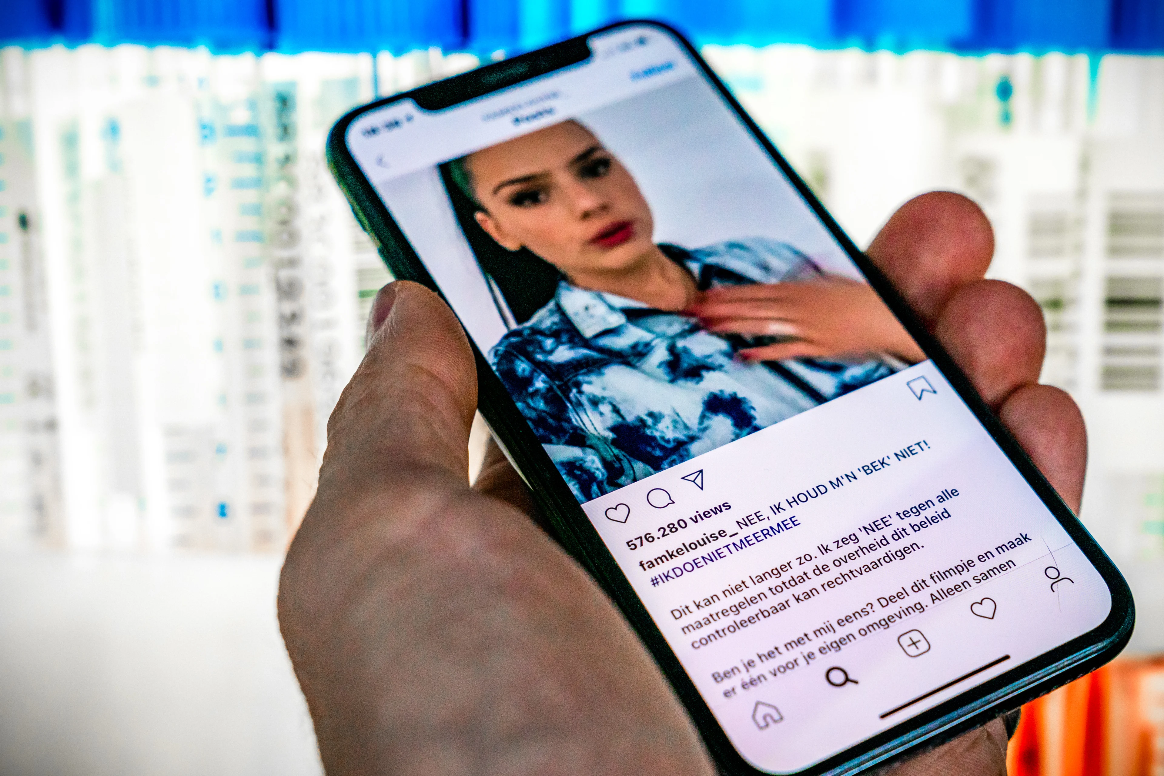 Wat bedoelt Famke Louise met #ikdoenietmeermee? Kijkers Jinek snappen er maar weinig van