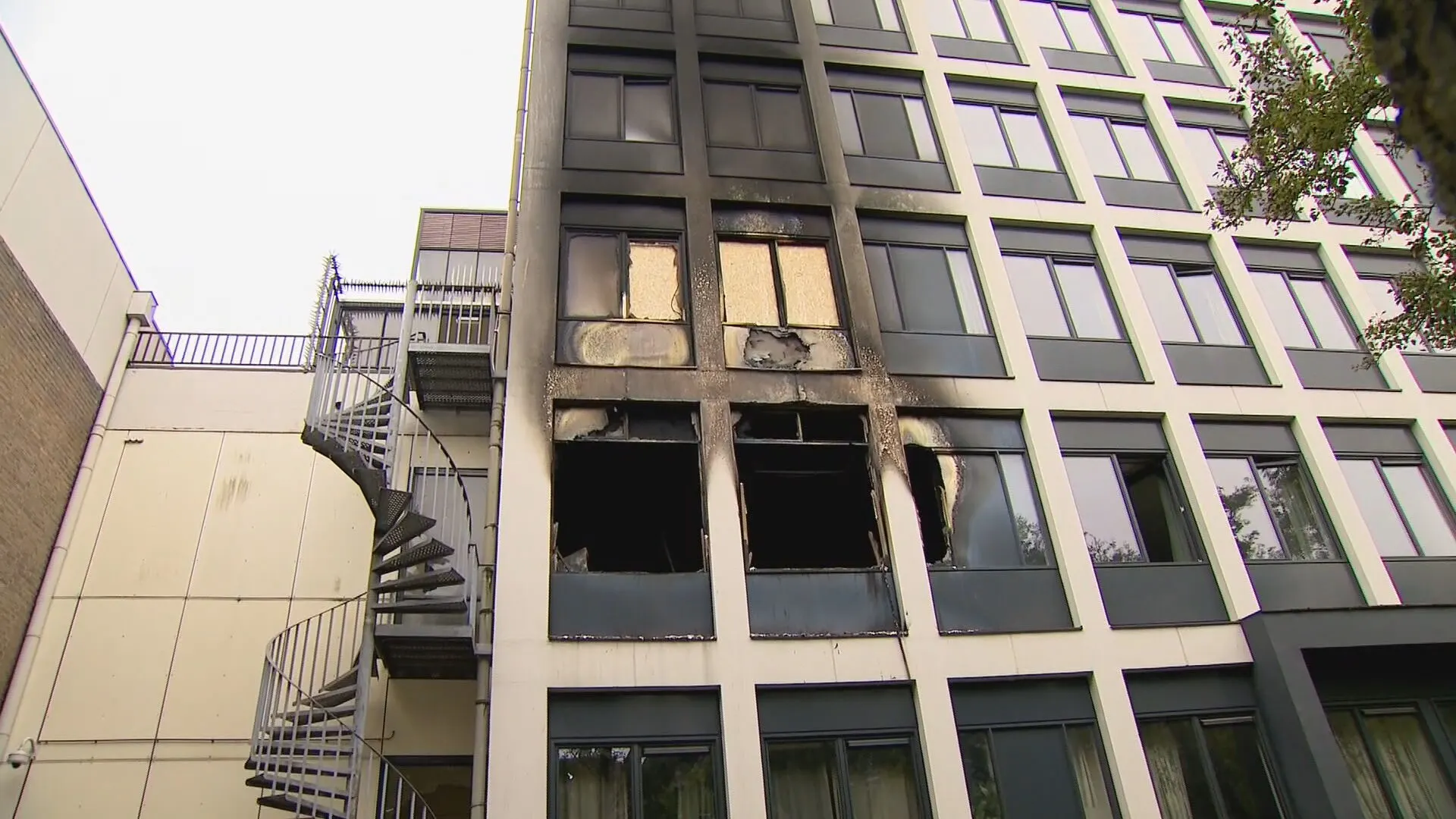 Studenten opgevangen in hotel na brand: 'Net nieuwe brandalarmen werkten niet'