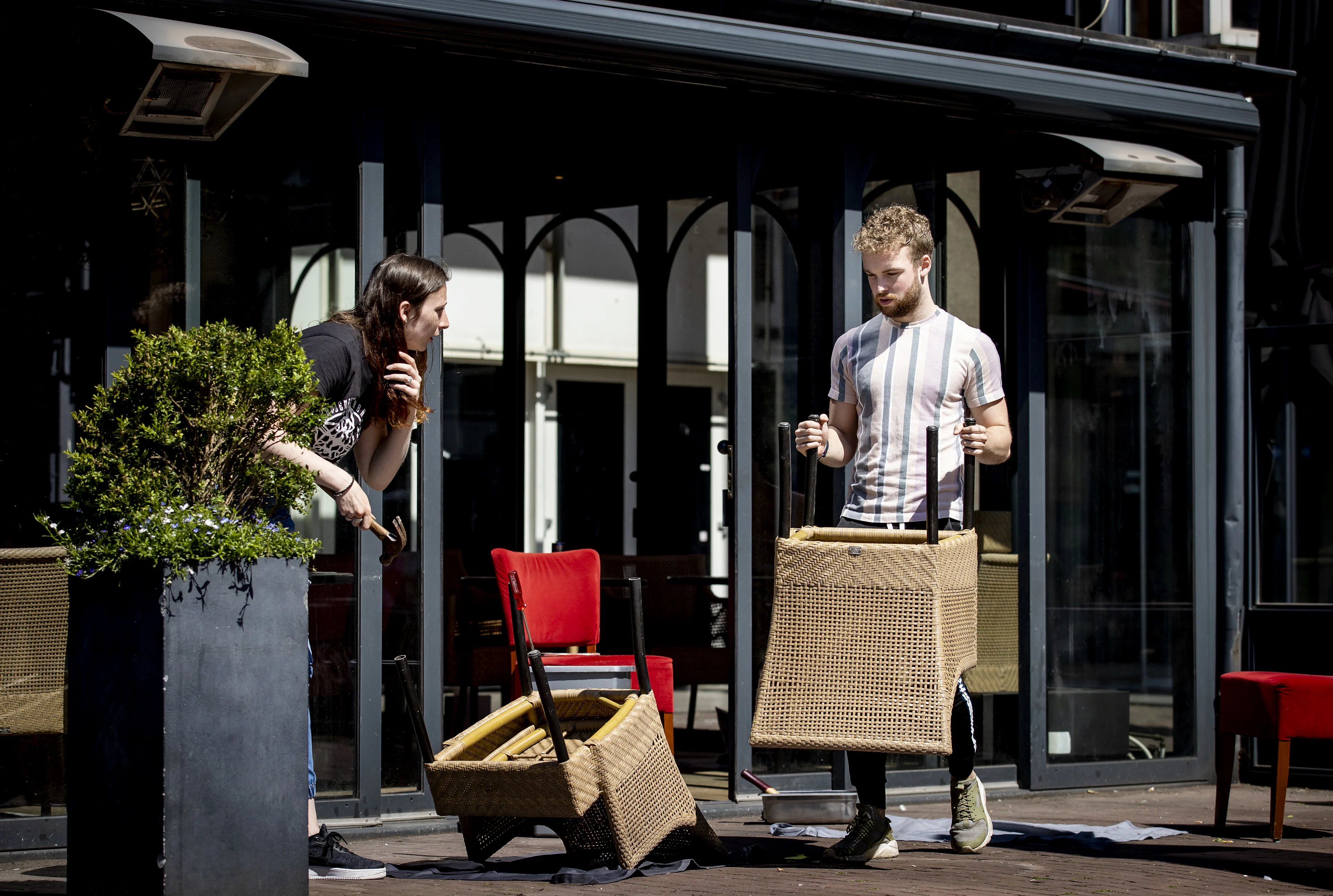 Eén op de vijf mensen vindt versoepeling van de regels te snel gaan