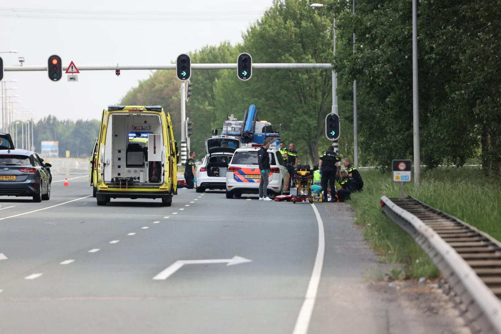 Grote afzetting in Amsterdam-Noord na schietincident: twee verdachten naar het ziekenhuis