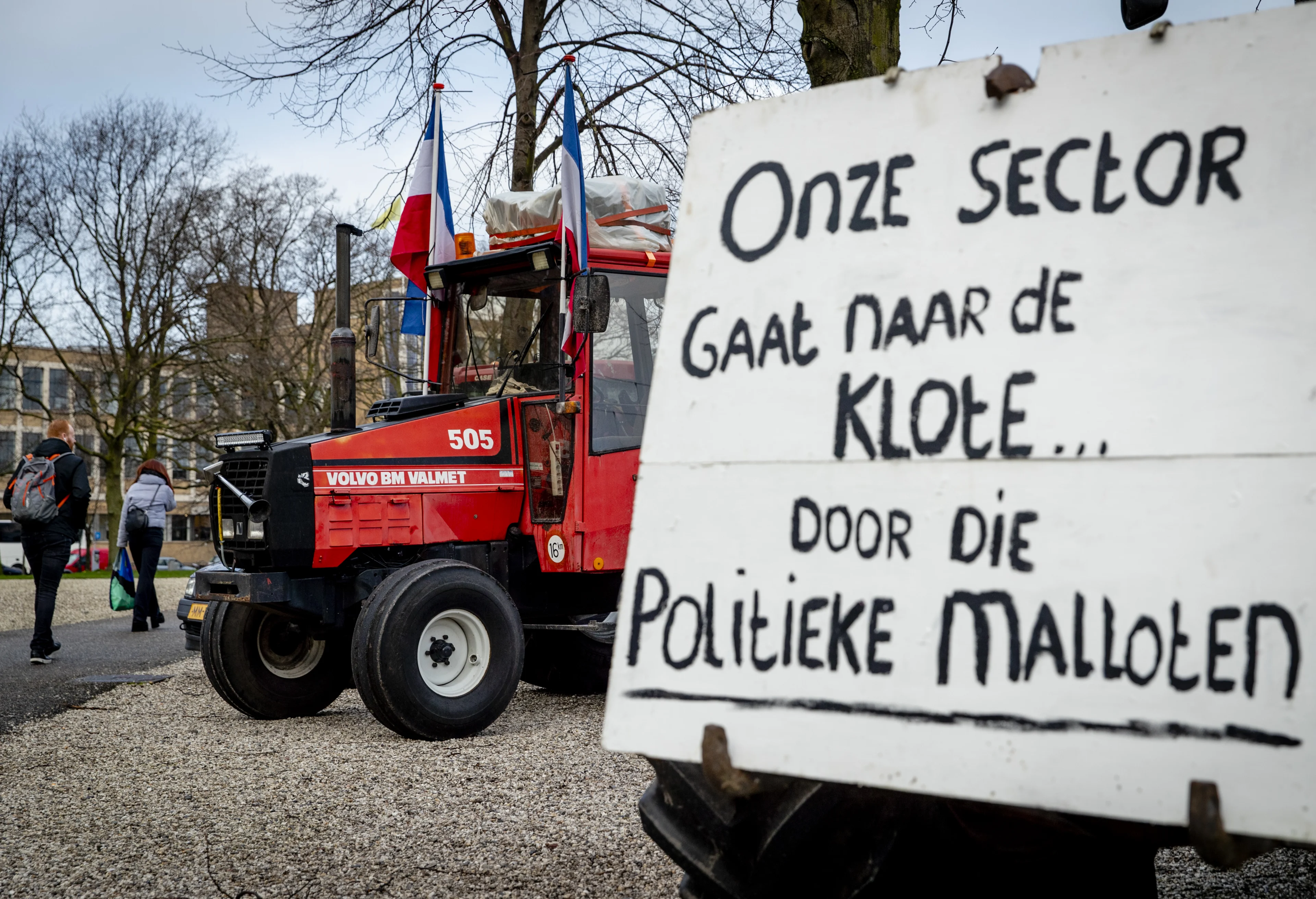 Ondanks afblazen protest toch boeren met trekkers in Den Haag