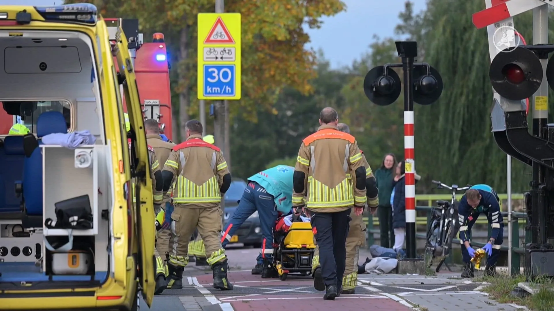 Fietser zwaargewond na aanrijding met trein in Boskoop