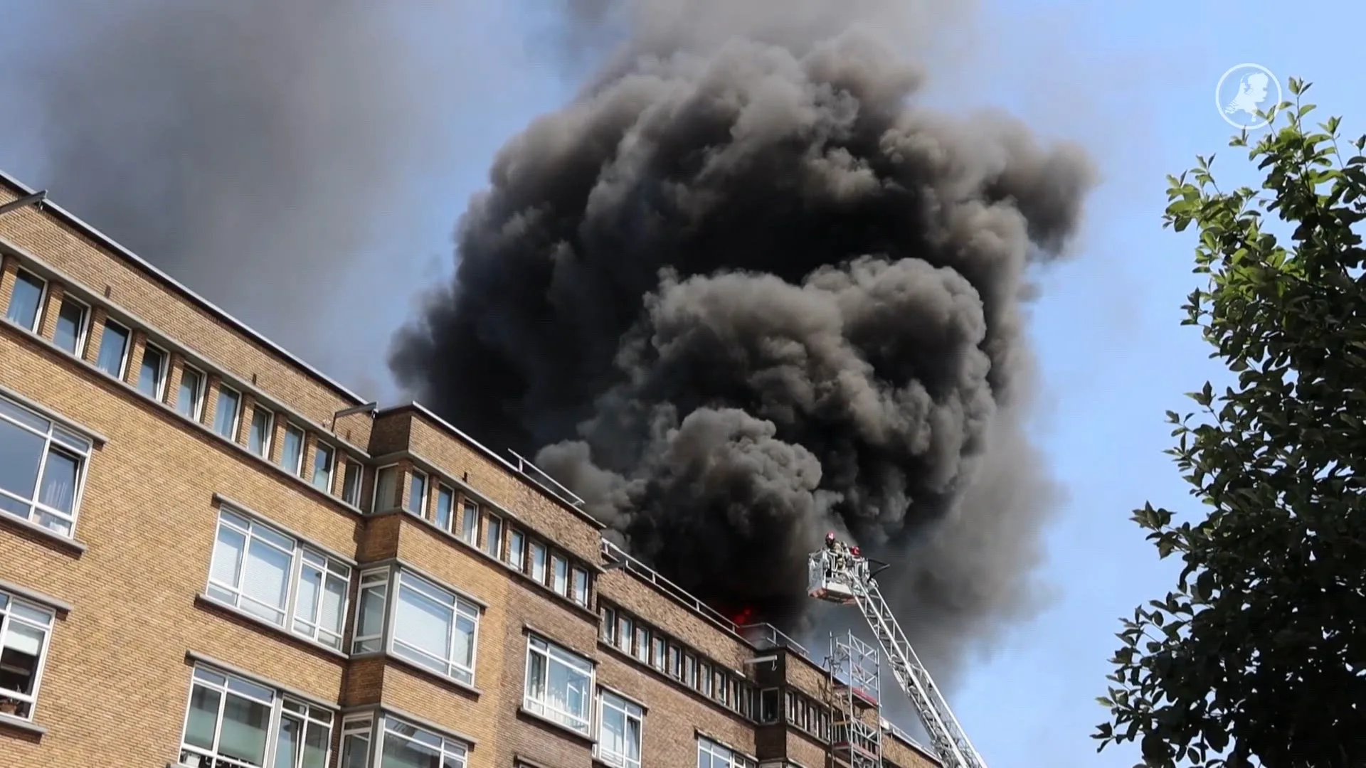 Inwoners Amsterdam -Zuid flink geschrokken door brand in pand