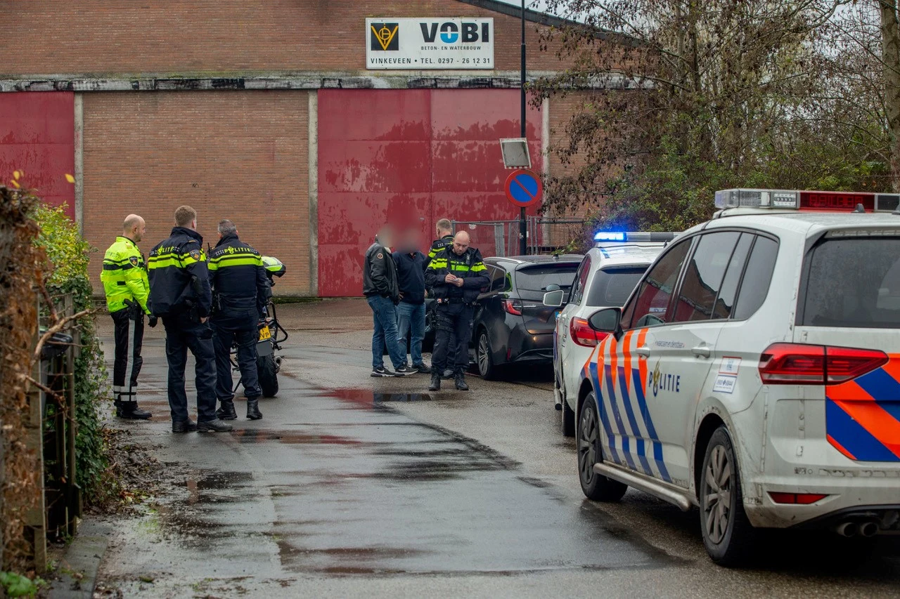 Wildplassende automobilist ziet wagen voor zijn ogen gestolen worden