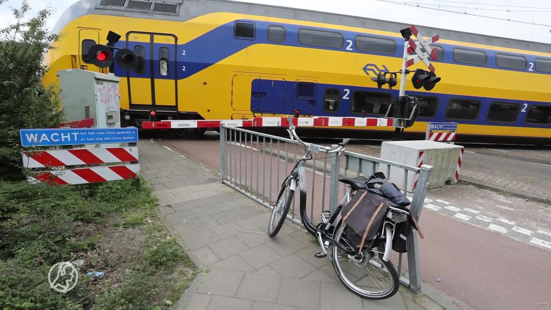 90-jarige fietser door trein geraakt in Vught: 'Raakte in paniek'