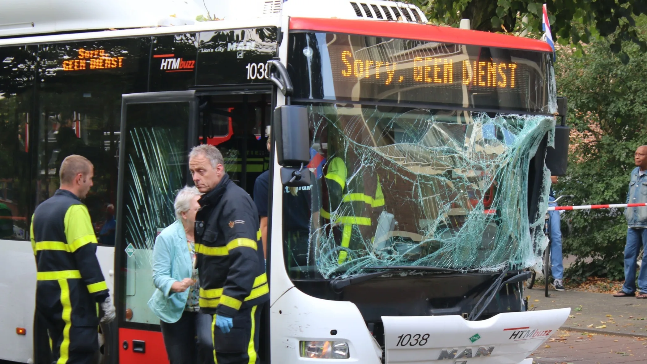 Gewonden bij Kop-staartbotsing tussen Bussen bij Den Haag Centraal