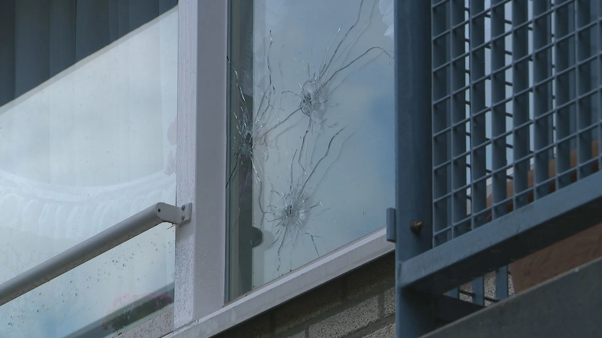 Buren schrikken na schoten op huis ouder echtpaar: 'Dat vrouwtje doet geen vlieg kwaad'