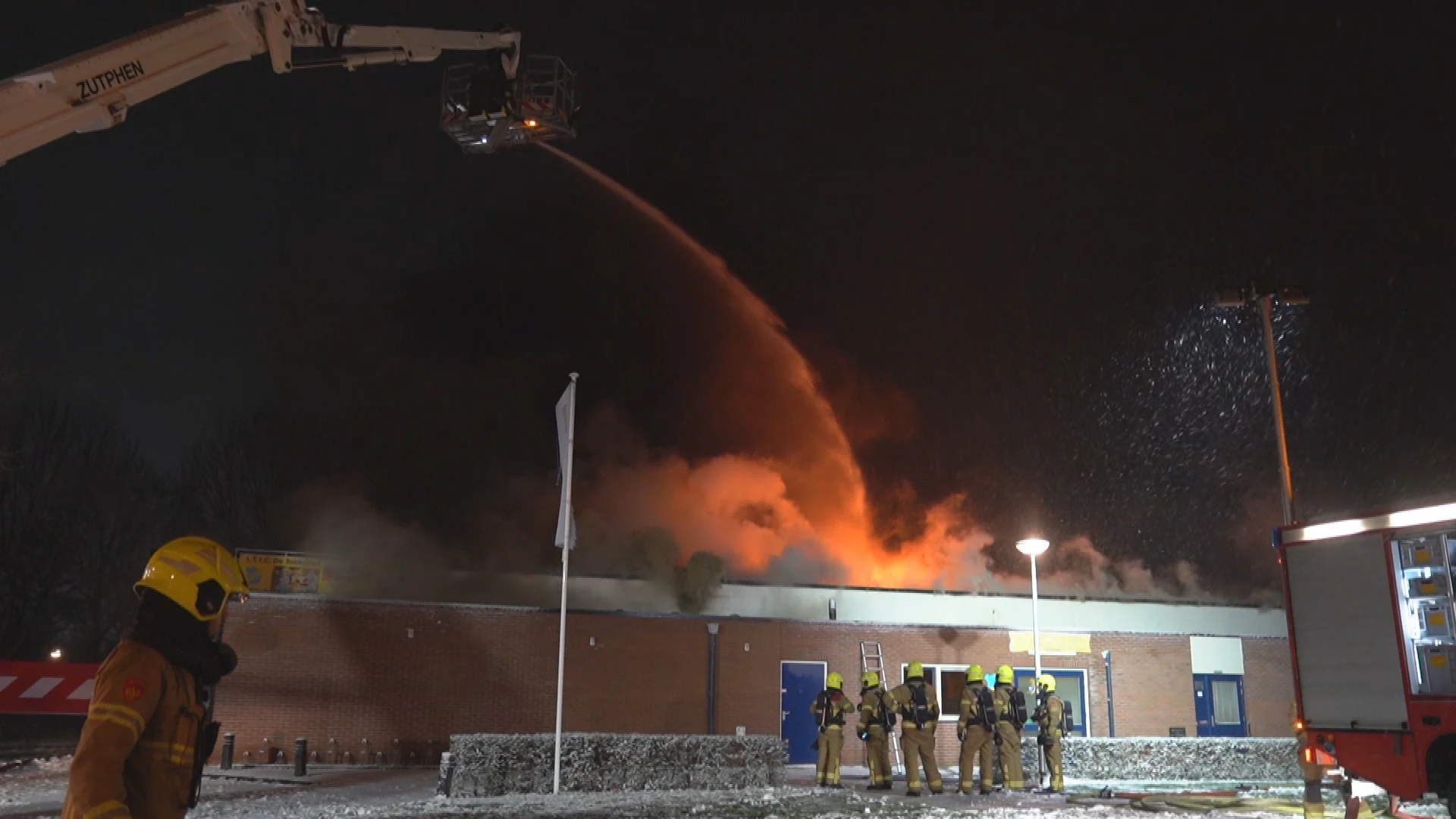 Gebouw tafeltennisvereniging Lochem zwaar beschadigd door grote brand