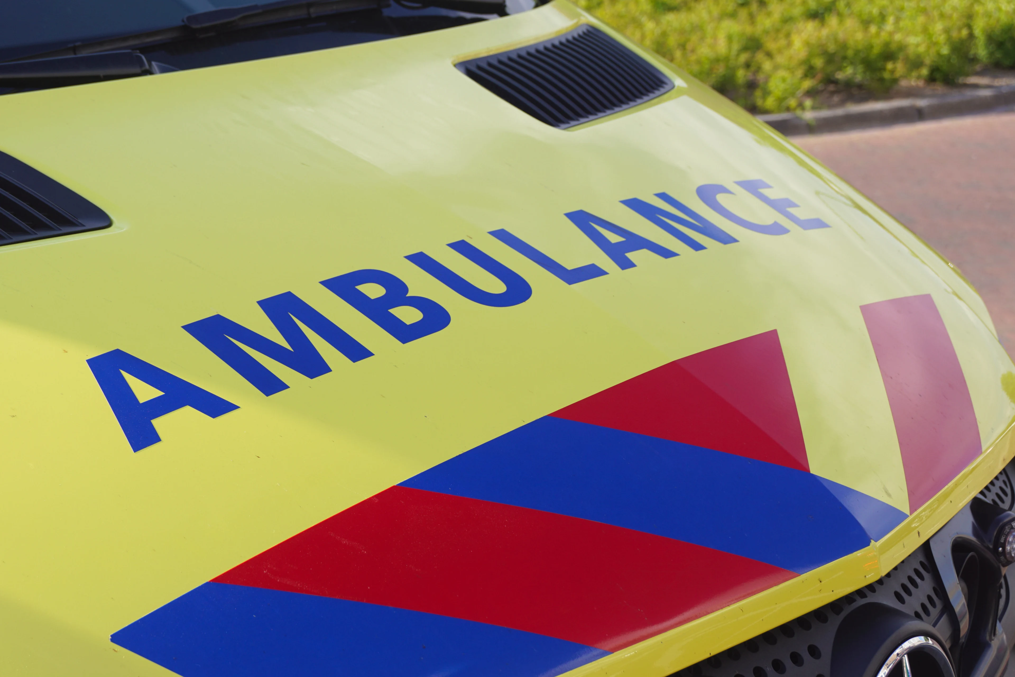 Frontale botsing bij Rossum met vrachtwagen eist dode en zwaargewonde