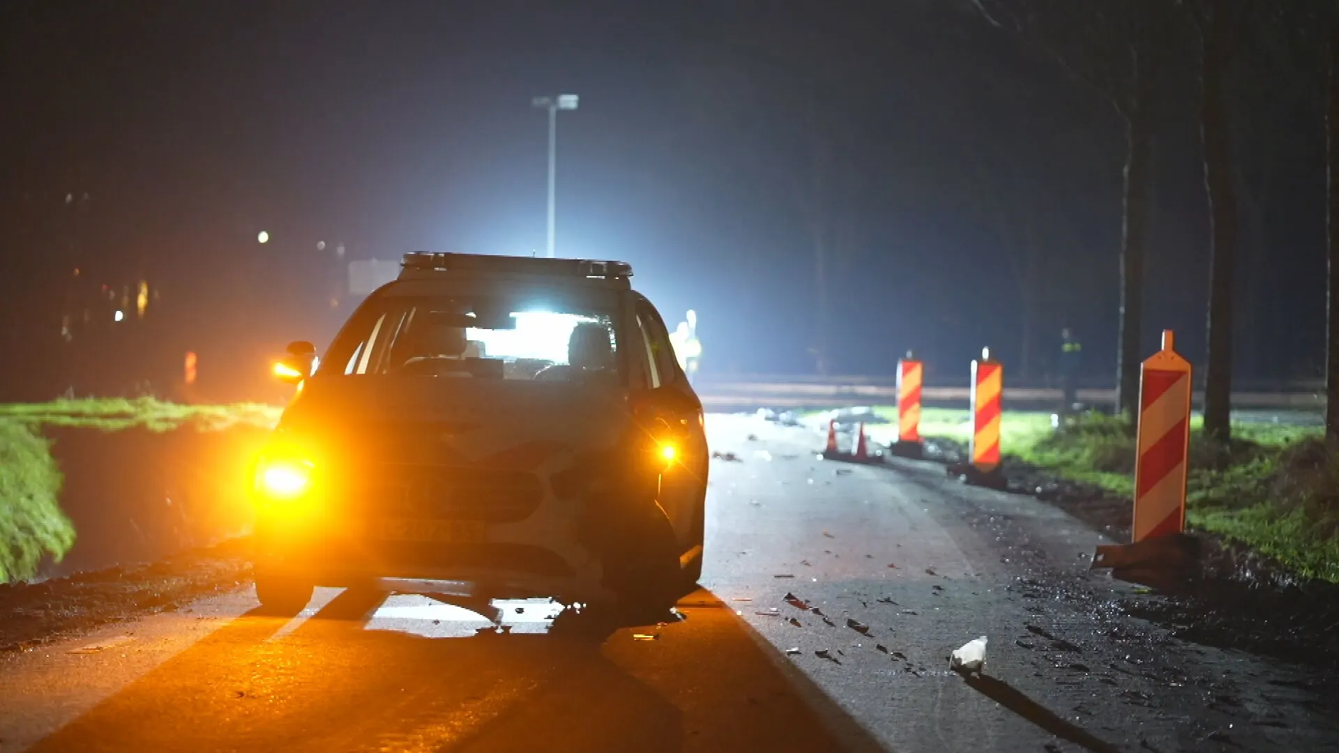 Dode bij botsing tussen politiewagen en scooter in Maasdam