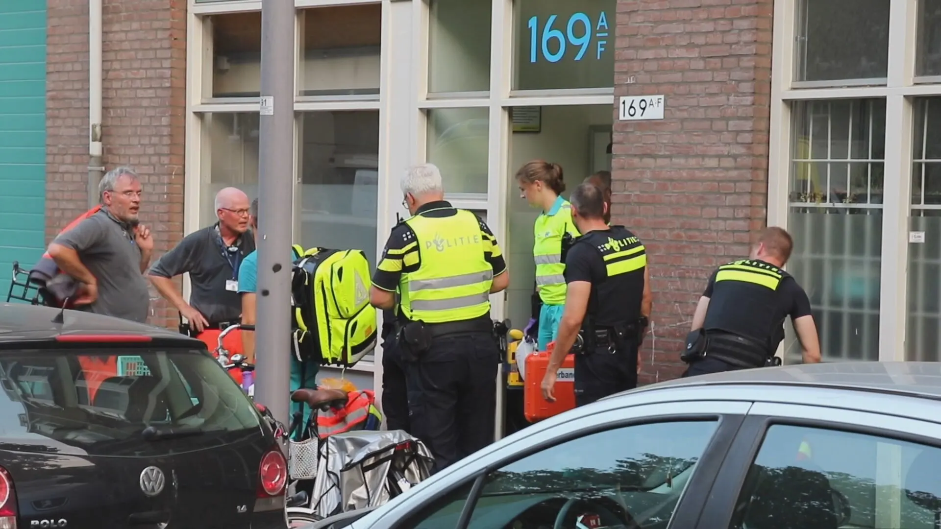 Meisje (15) doodgestoken in woning Rotterdam, 16-jarig meisje aangehouden
