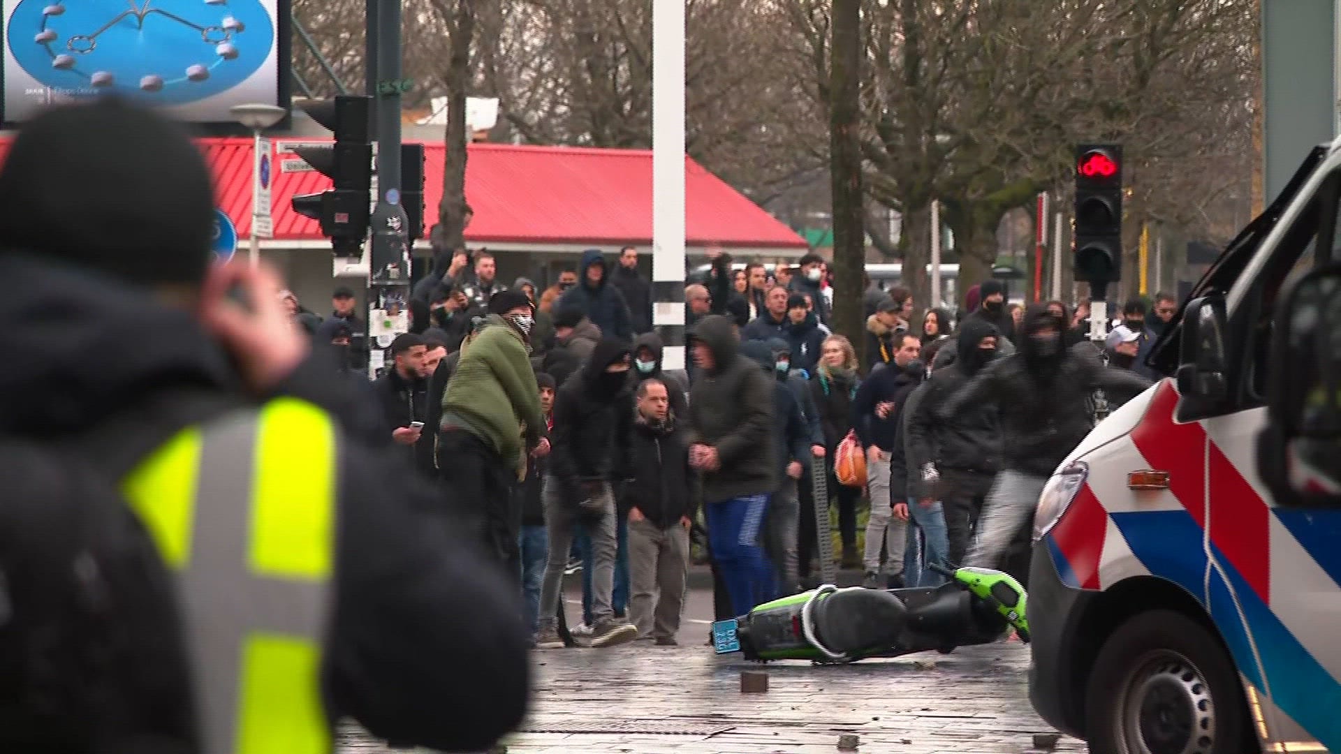 Geen maskers meer bij demonstraties: 'Optreden nu makkelijker'