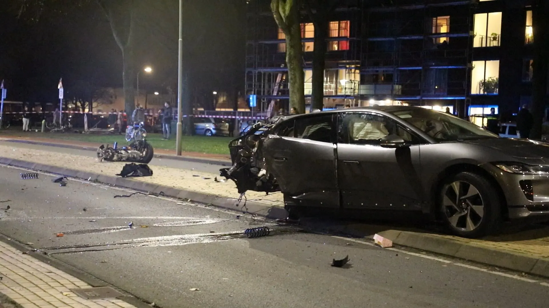 Zwaargewonde bij mogelijke straatrace met Jaguar in Haarlem
