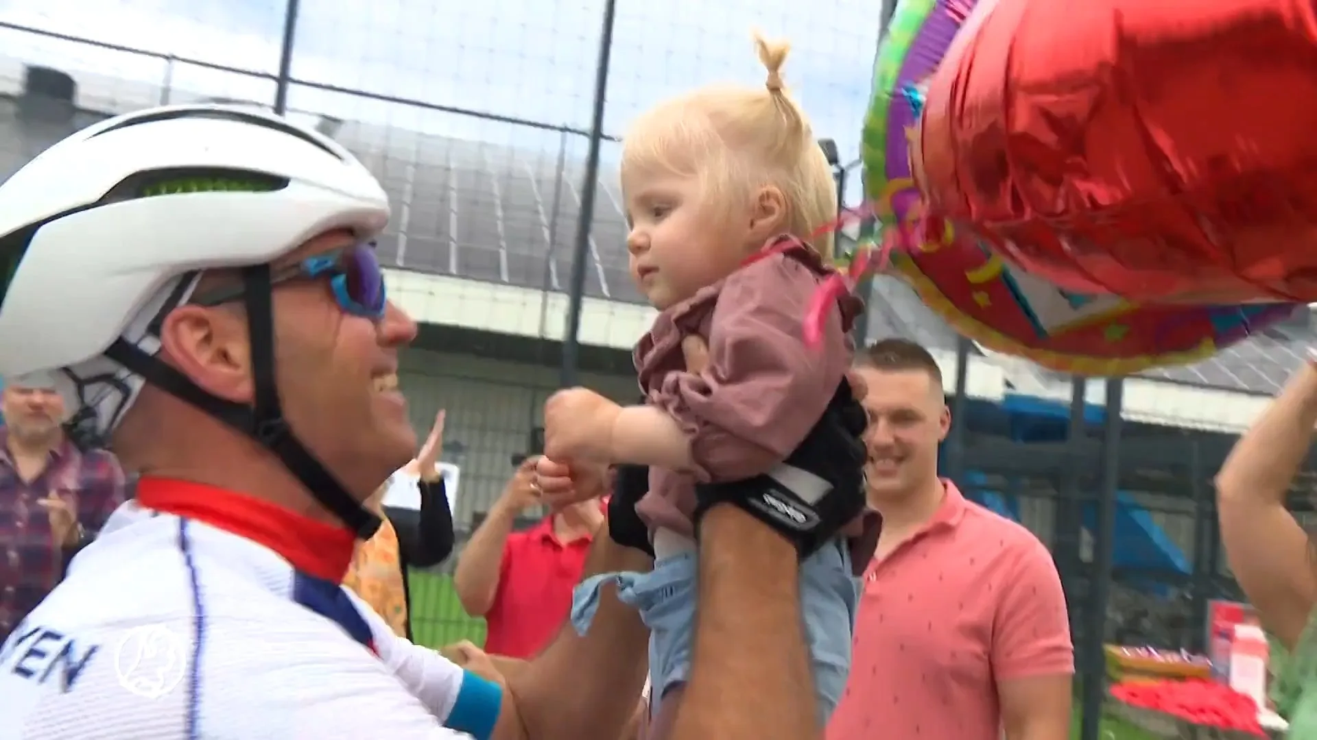 Opa Theo fietst 500 kilometer aan hartjes voor kleindochter met hartaandoening