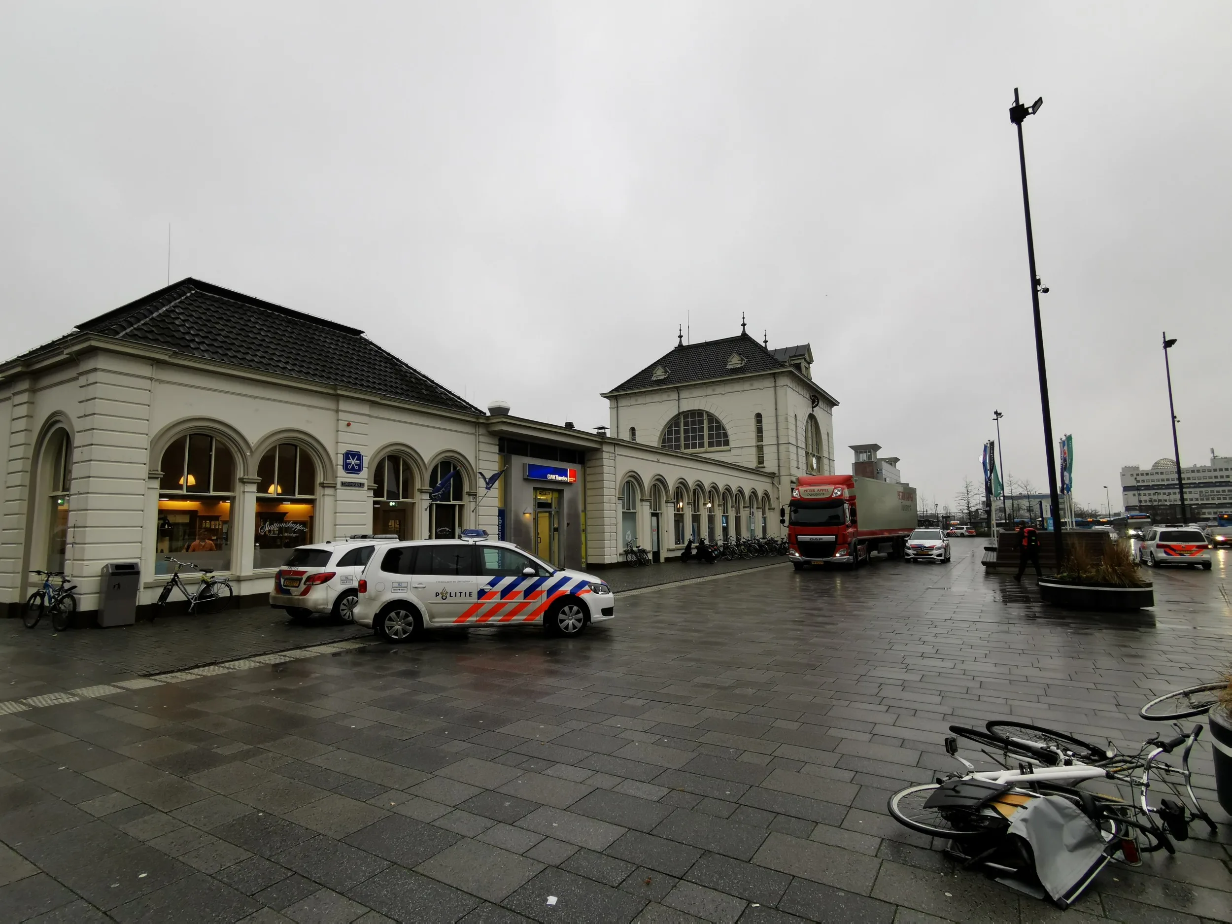 Station Leeuwarden weer open na vondst van verdachte jerrycan
