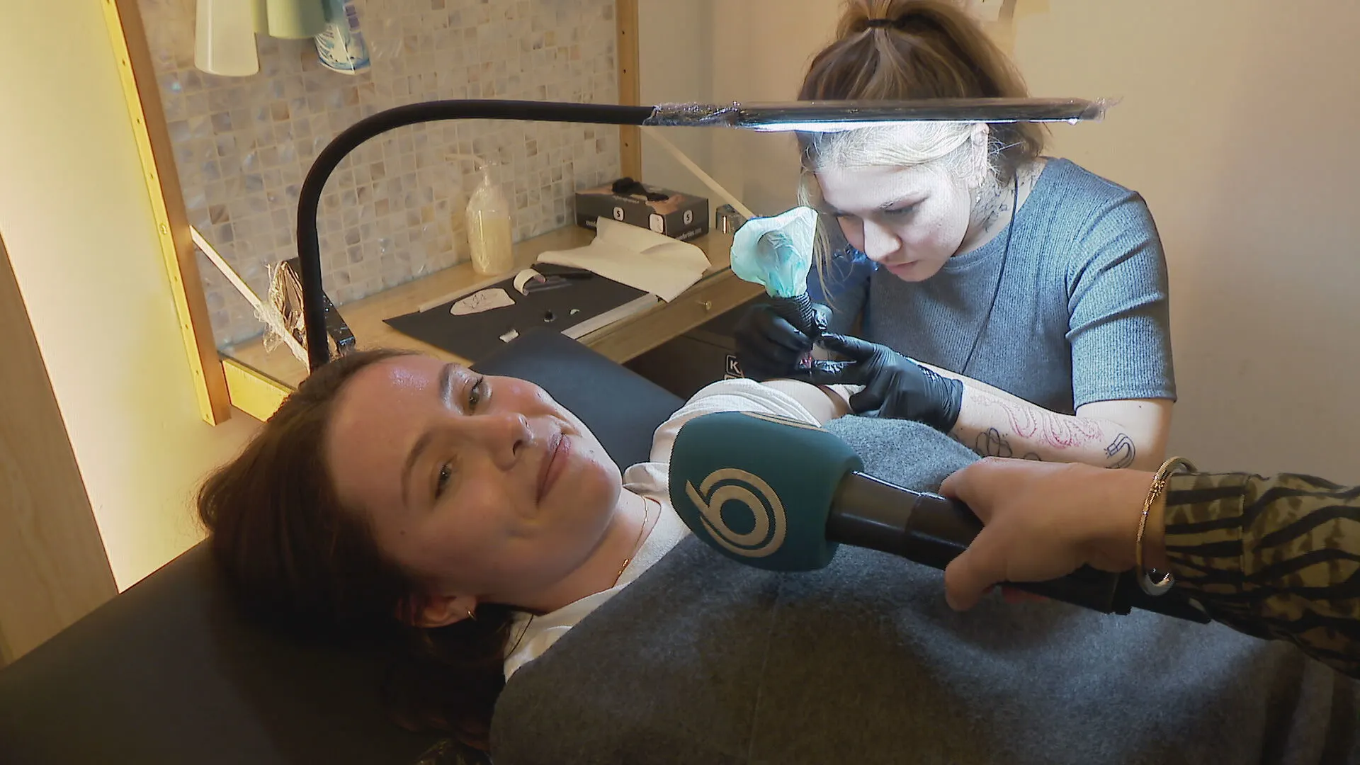 Tattooshop zet zo veel mogelijk tatoeages voor Oekraïne