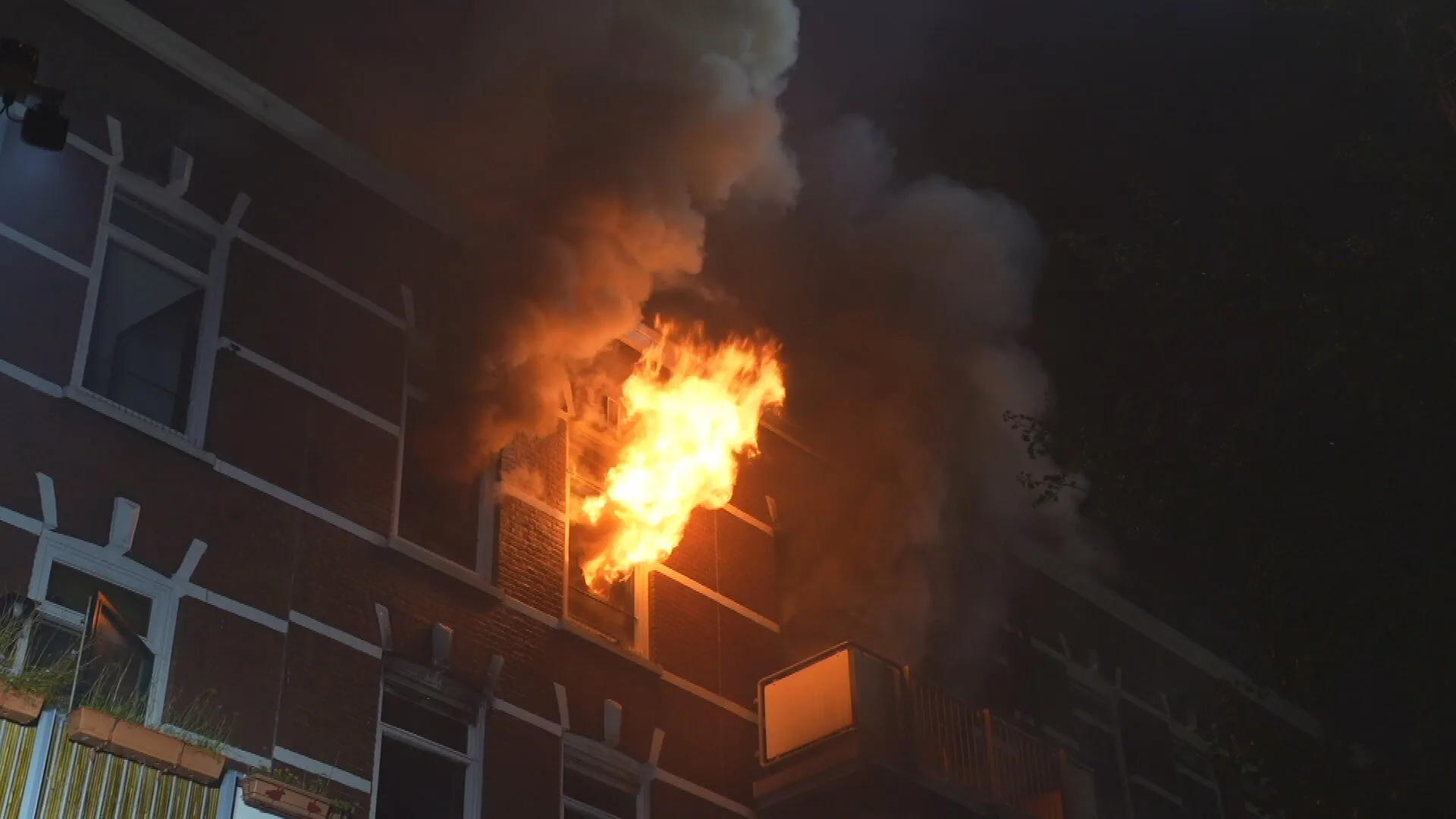 Meerdere woningen verloren door grote brand Rotterdam